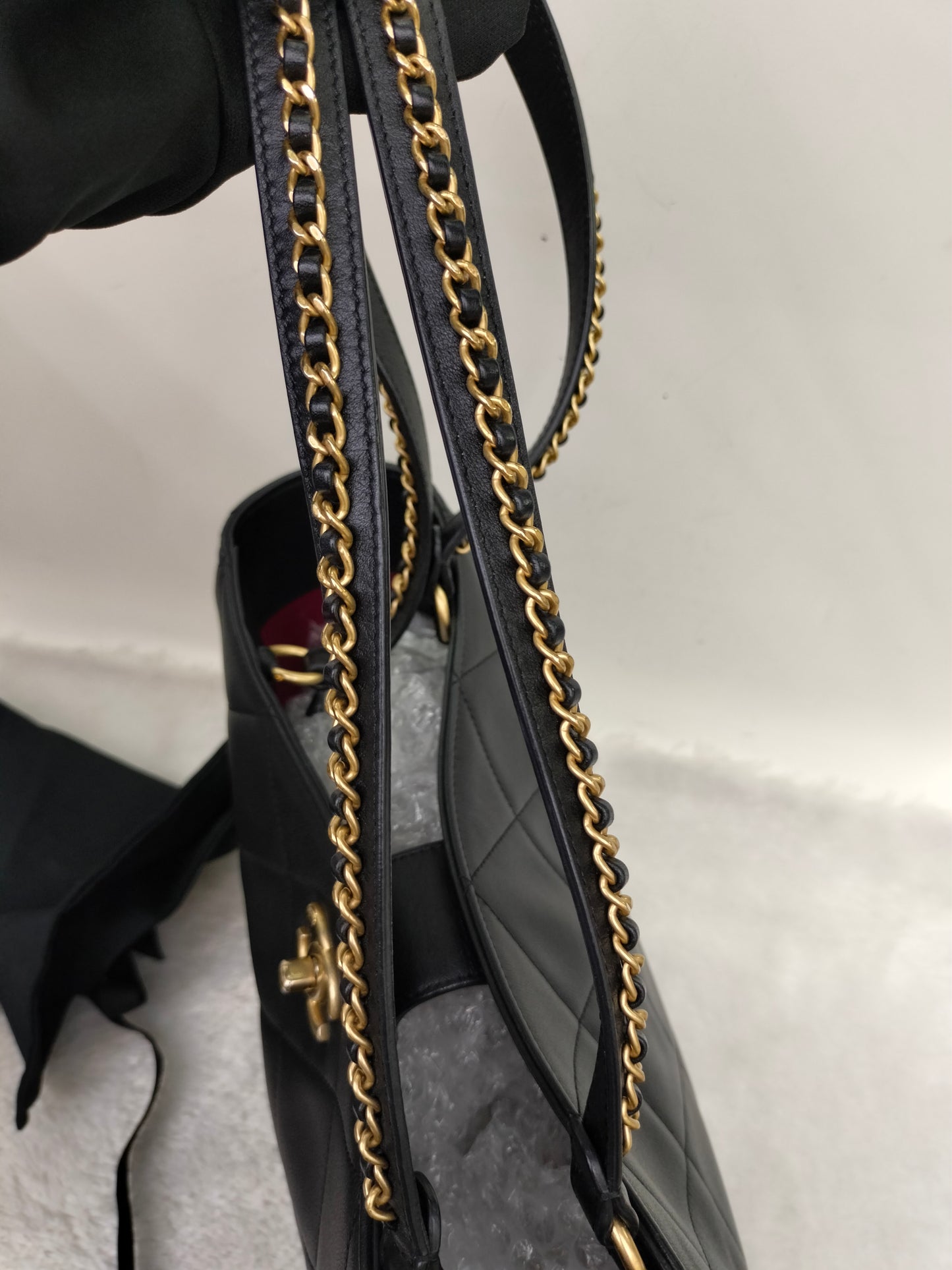 Chanel Chain Shopping Tote Calfskin Black GHW 2023 (CHIP)