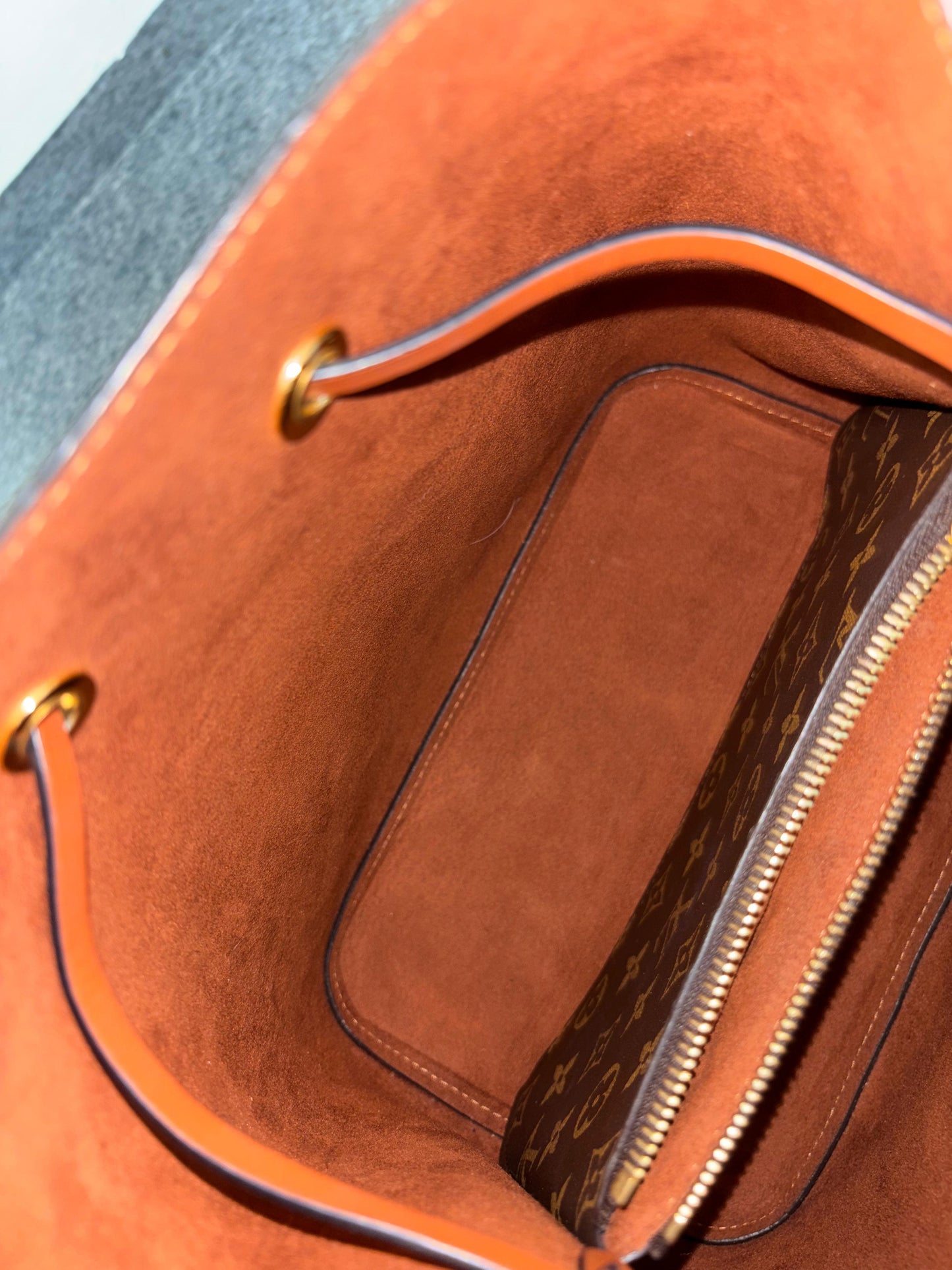 LV Neo Noe MM Monogram Caramel (CHIP)