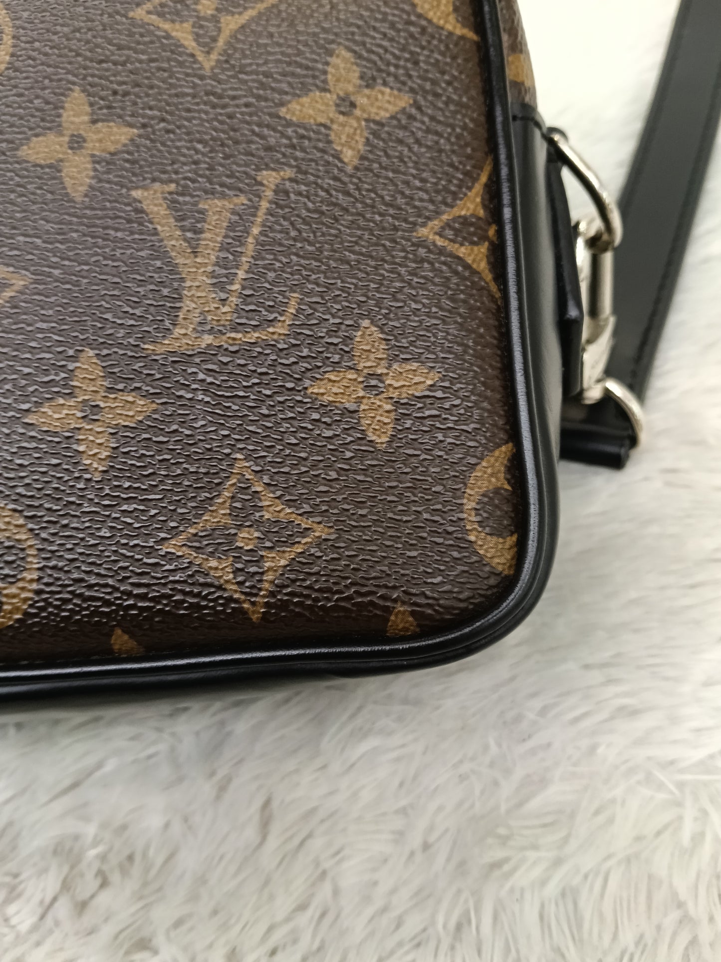 LV Kasai Clutch Monogram Macassar 2019