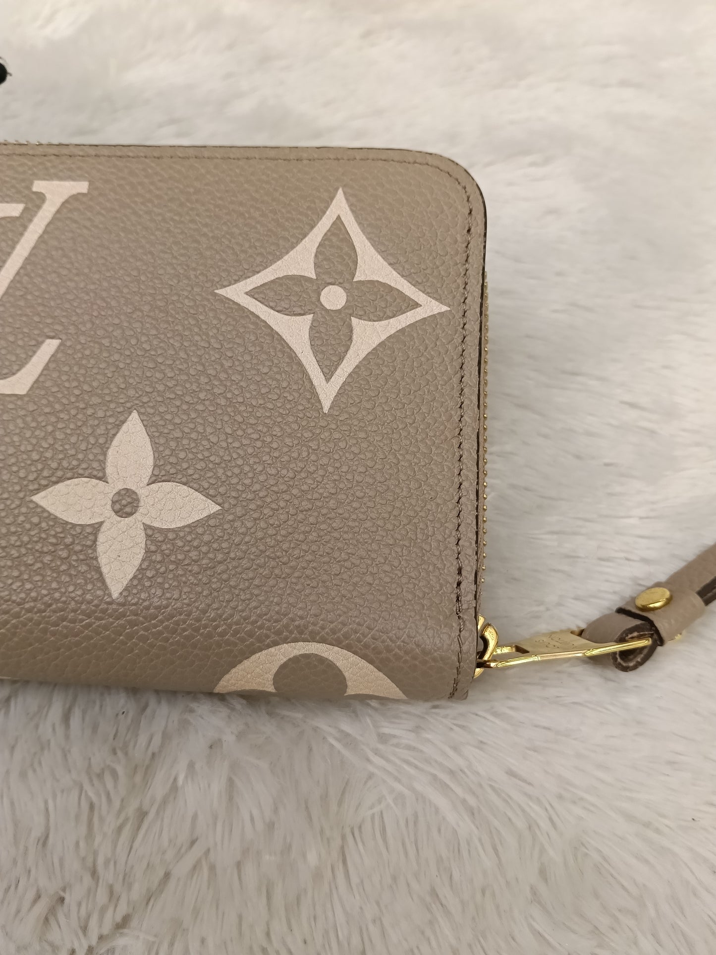LV Zippy Wallet Monogram Empreinte Tourterelle Creme (CHIP)