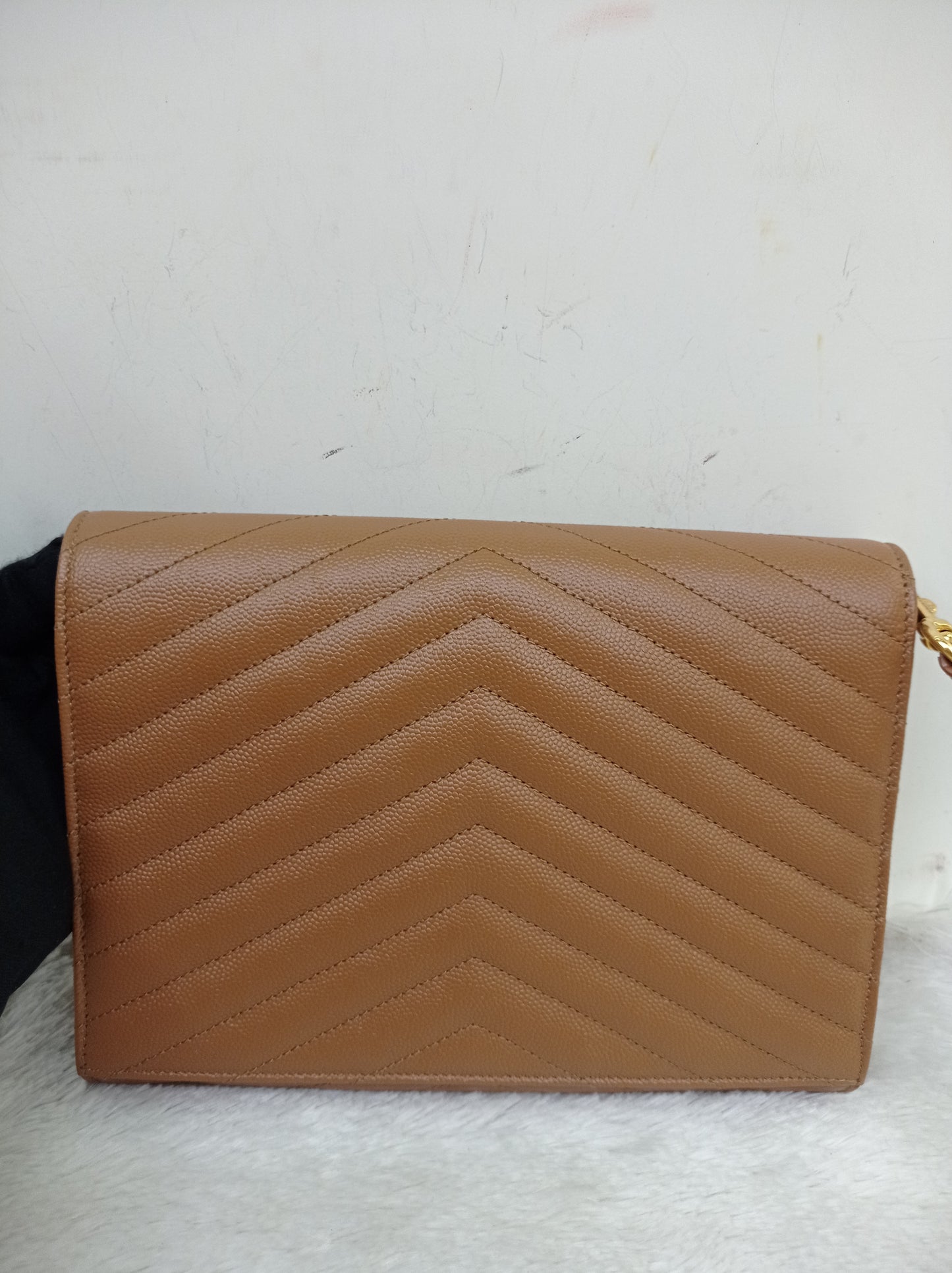 YsL Envelope Clutch Matelasse Monogramme Chevron Grained Dark Caramel GHW 2023