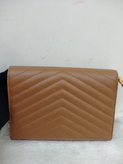 YsL Envelope Clutch Matelasse Monogramme Chevron Grained Dark Caramel GHW 2023