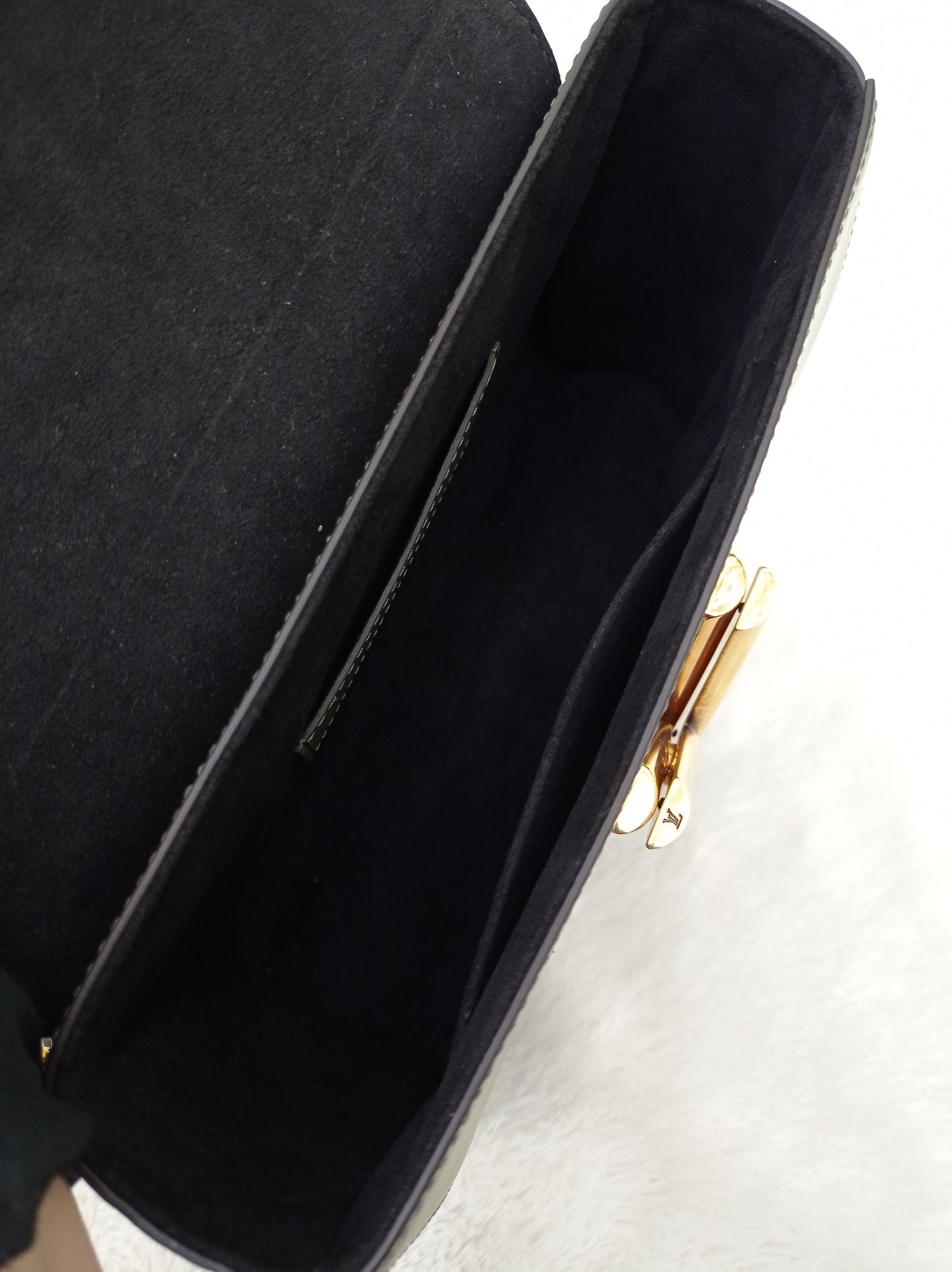 LV Twist MM Monogram Kabuki