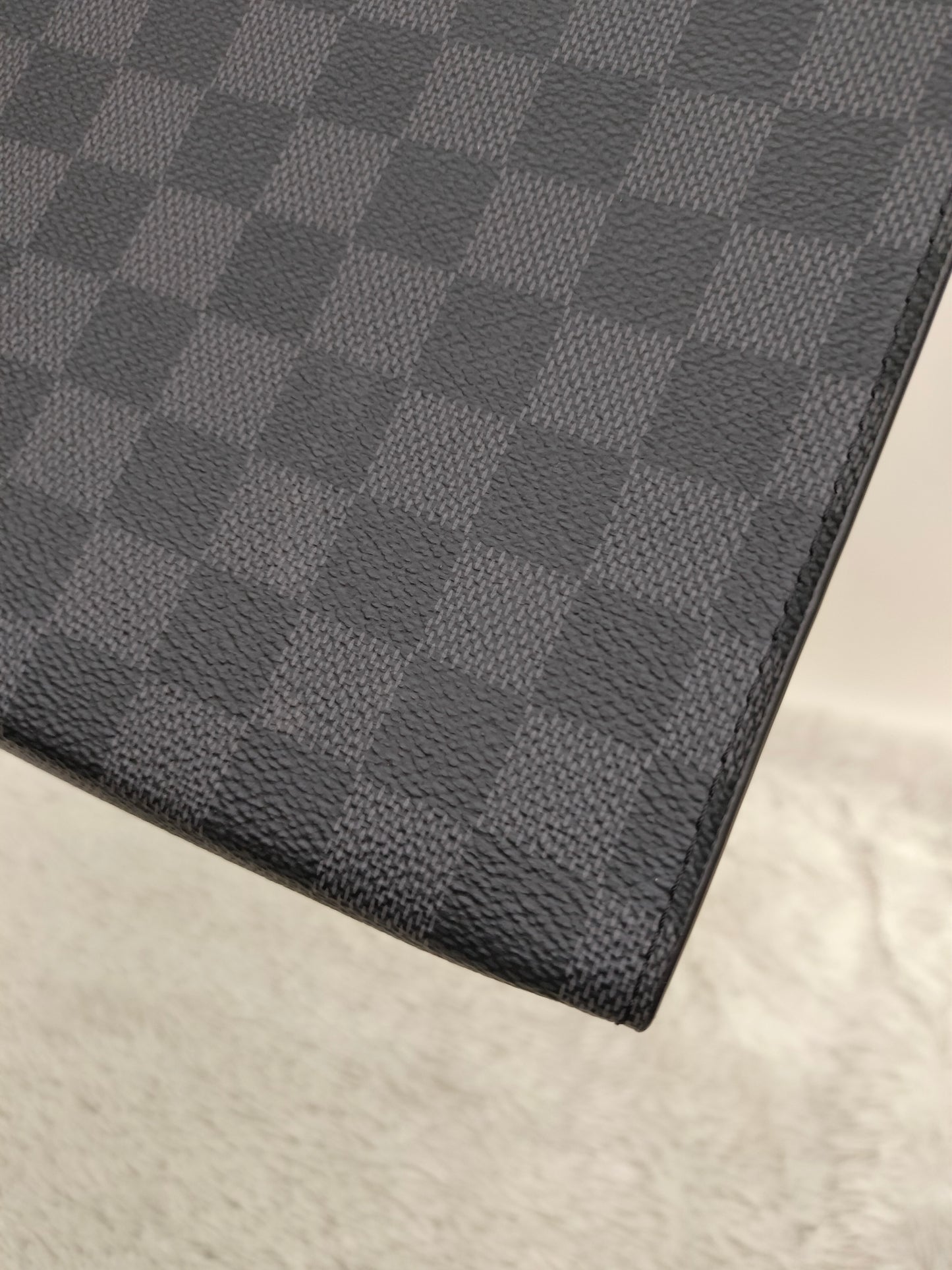 LV Pochette Voyage Graphite 2020
