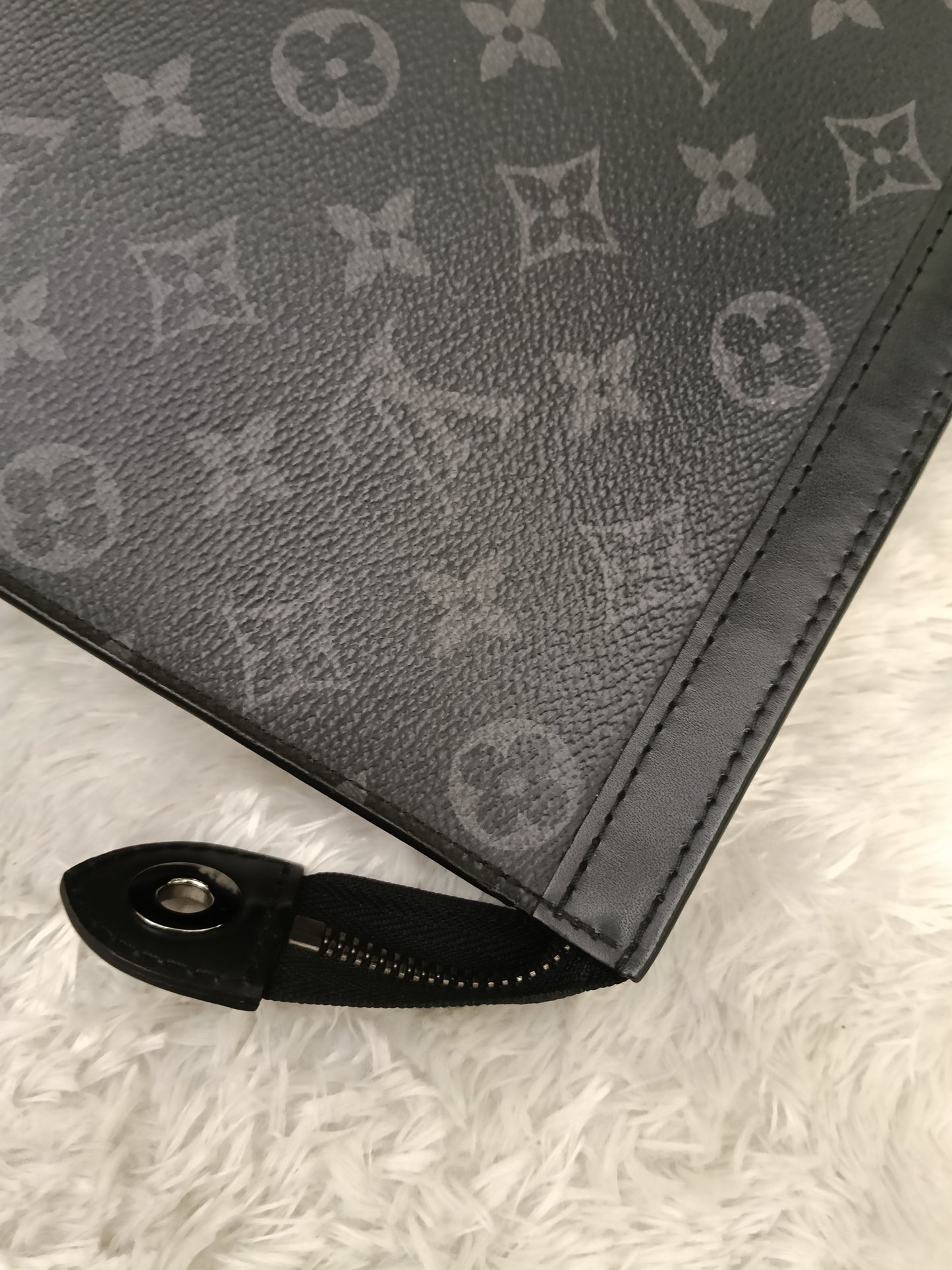 LV Pochette Voyage Monogram Eclipse 2019