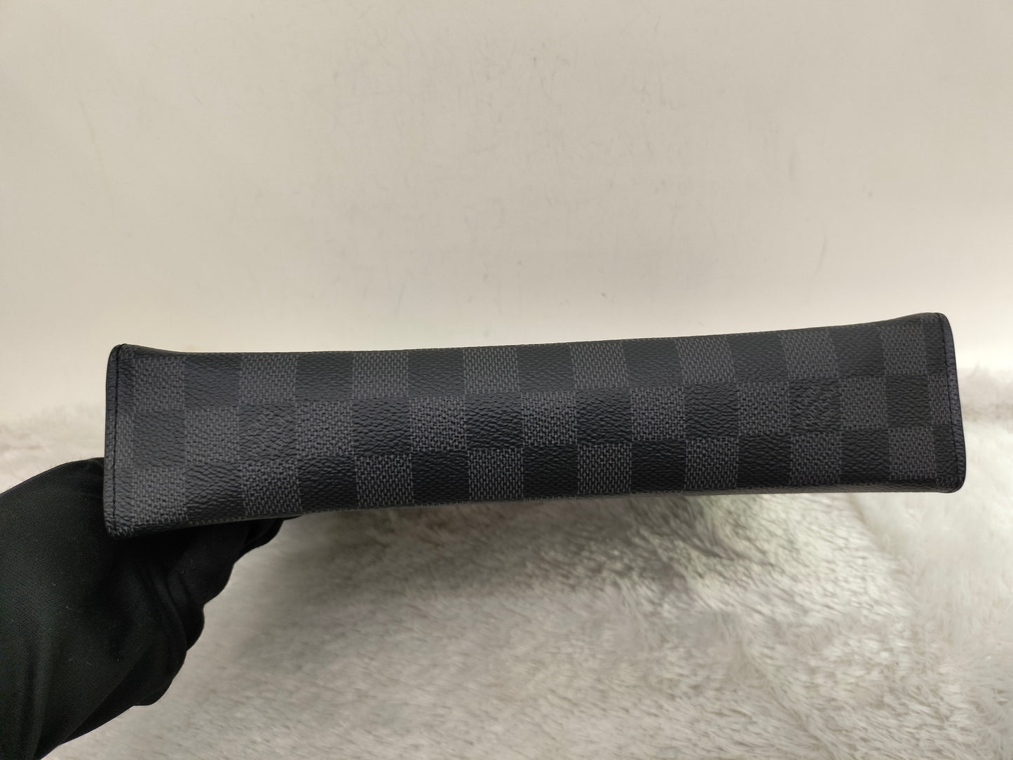 LV Pochette Voyage Graphite 2020