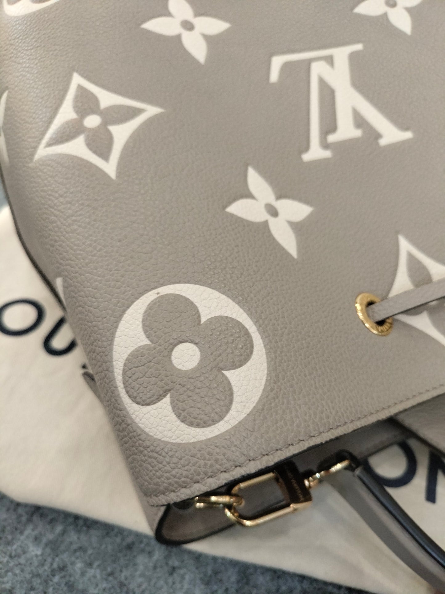 LV Neo Noe MM Tourterelle Creme (CHIP)