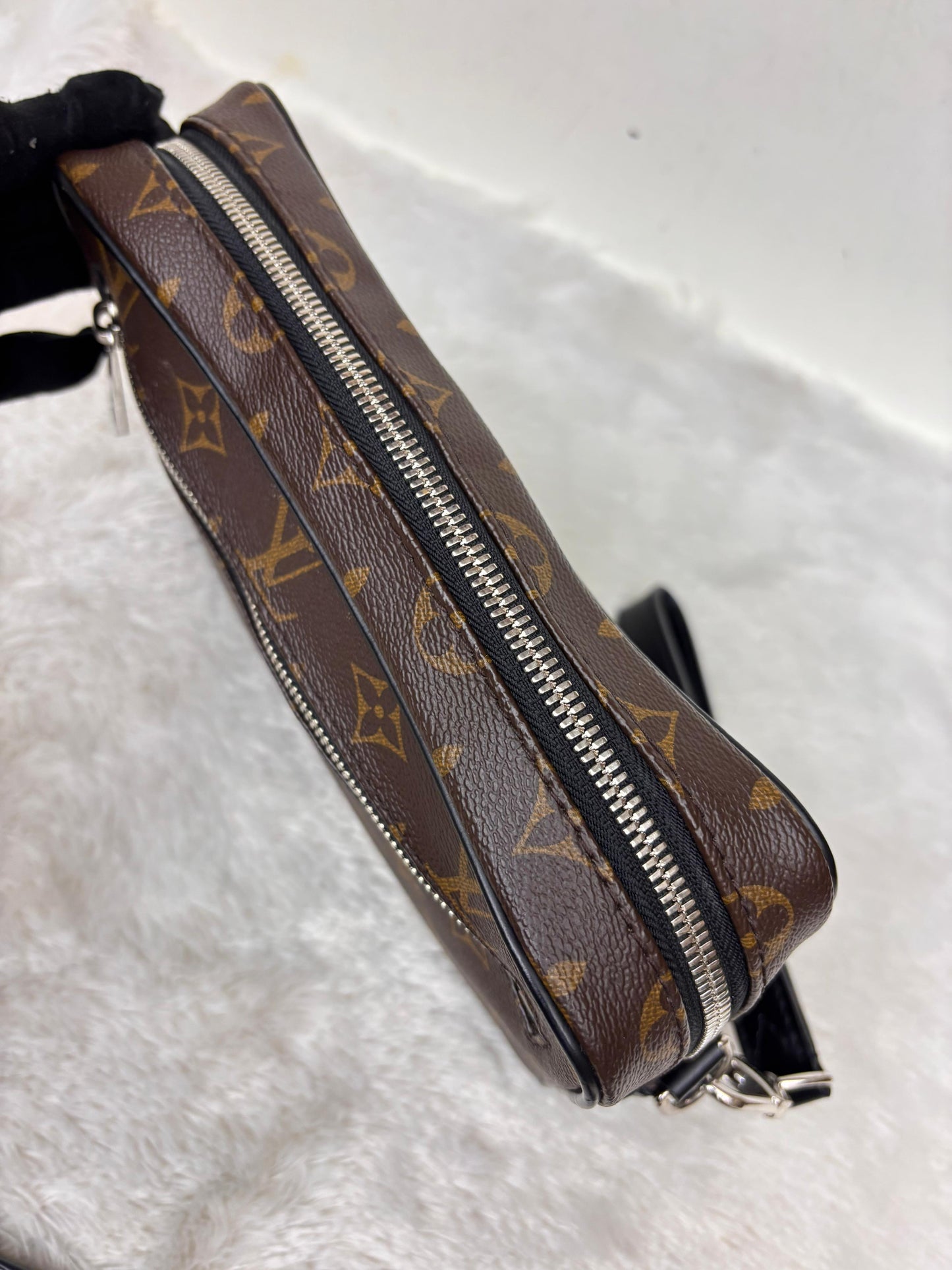 LV Kasai Clutch Monogram Macassar 2019