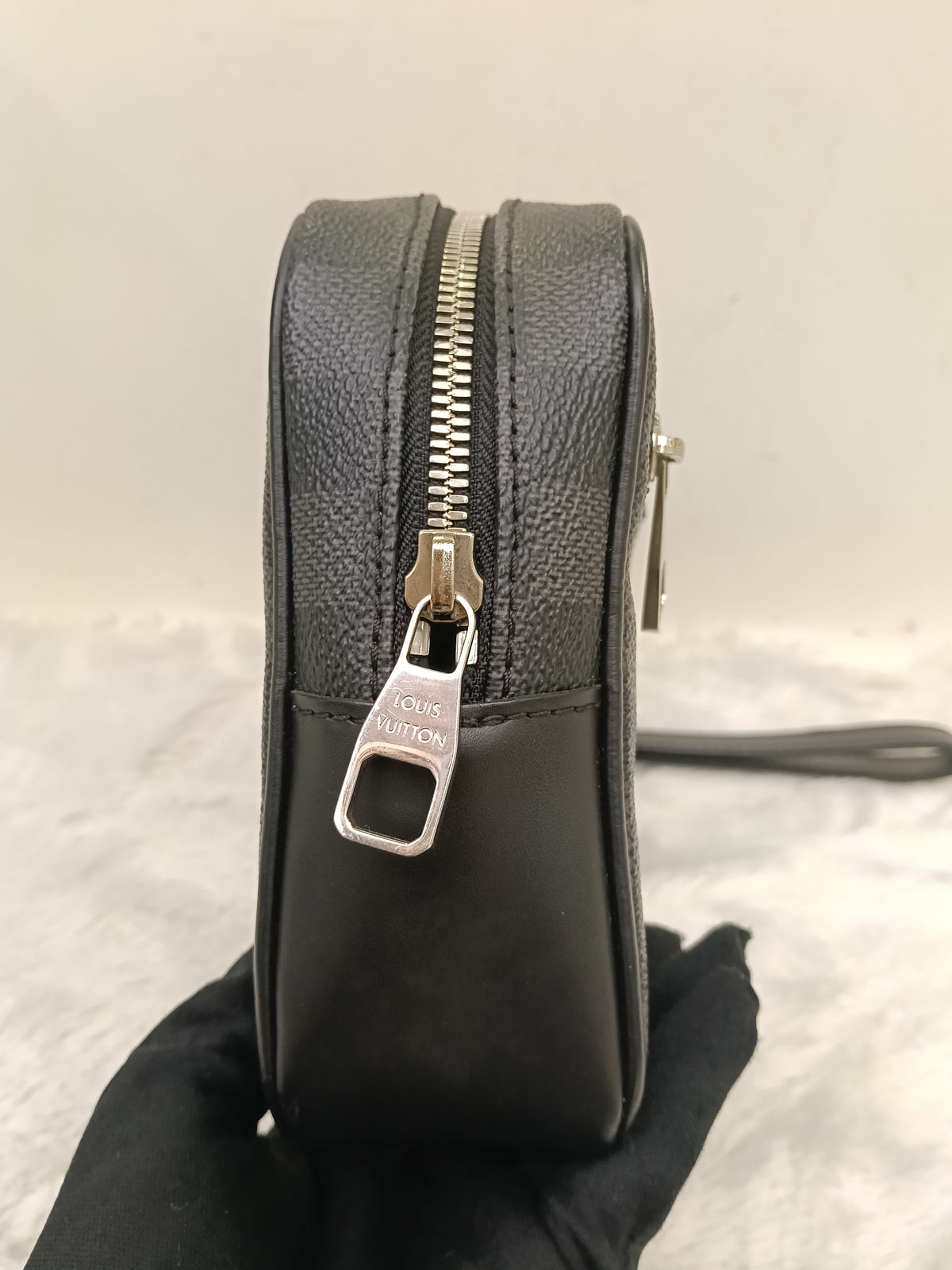 LV Kasai Clutch Graphite 2018