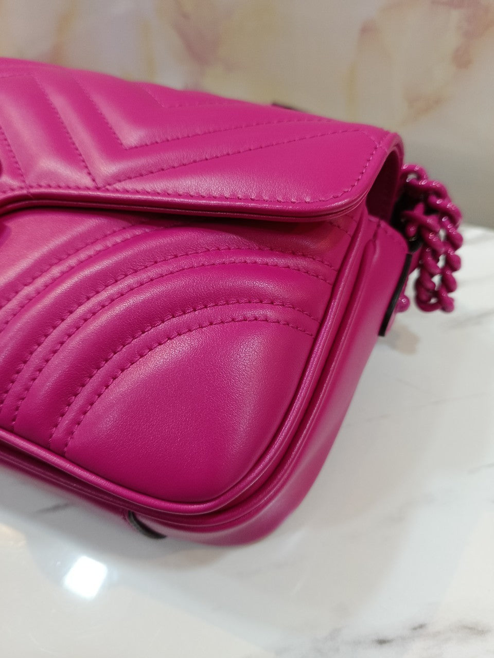 Gucci Marmont Matelasse Chevron Fuchsia Enamel