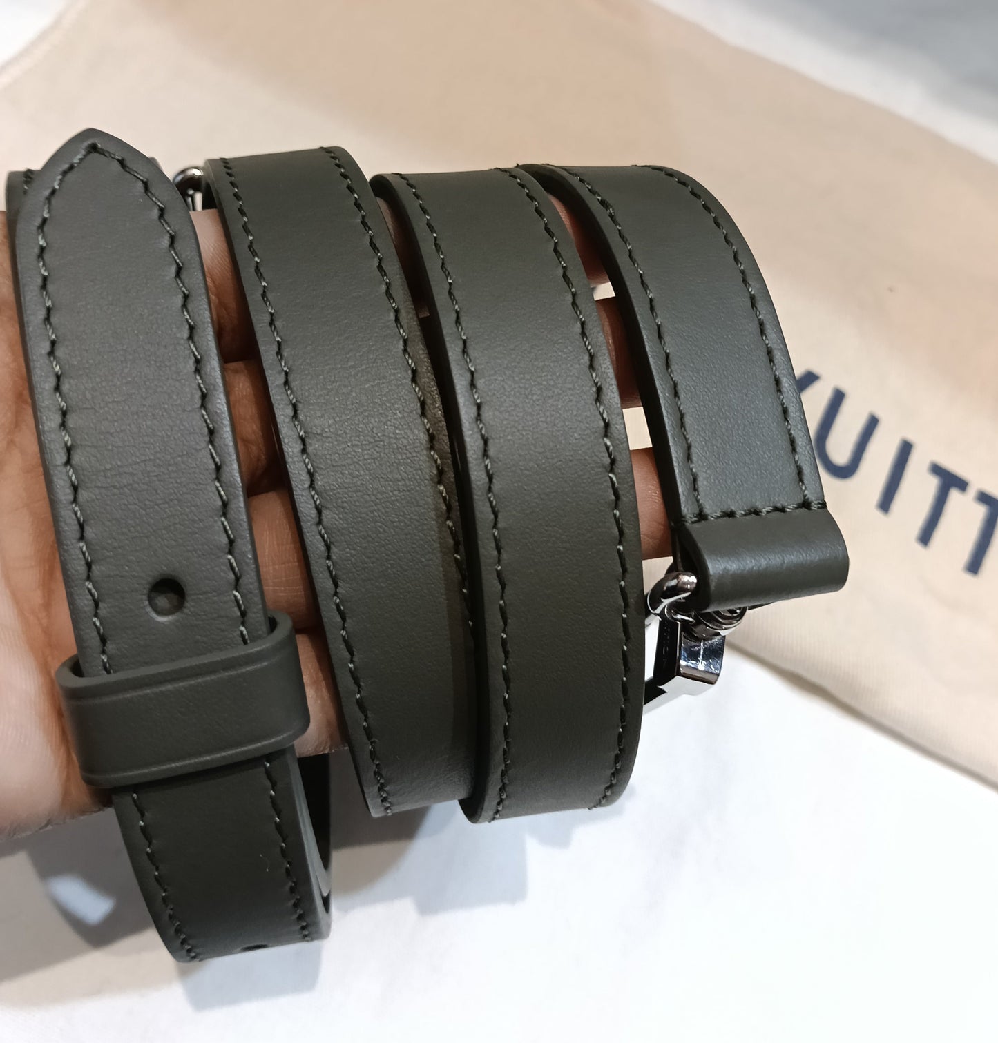 LV Fastline Wearable Wallet Aerogram Khaki (CHIP)