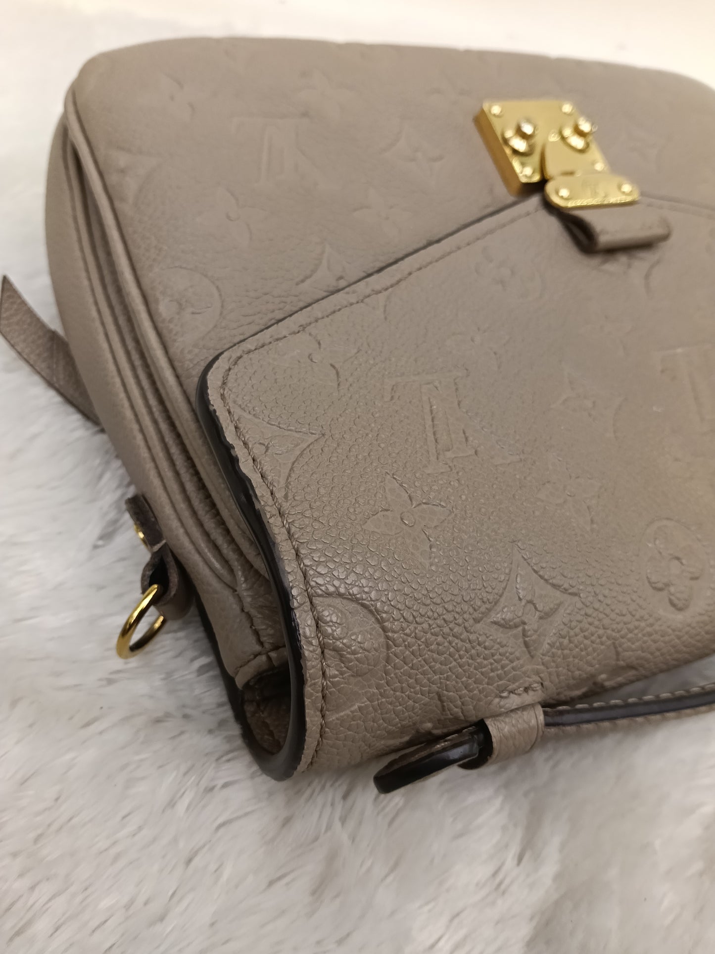 LV Metis Monogram Empreinte Tourterelle (CHIP)