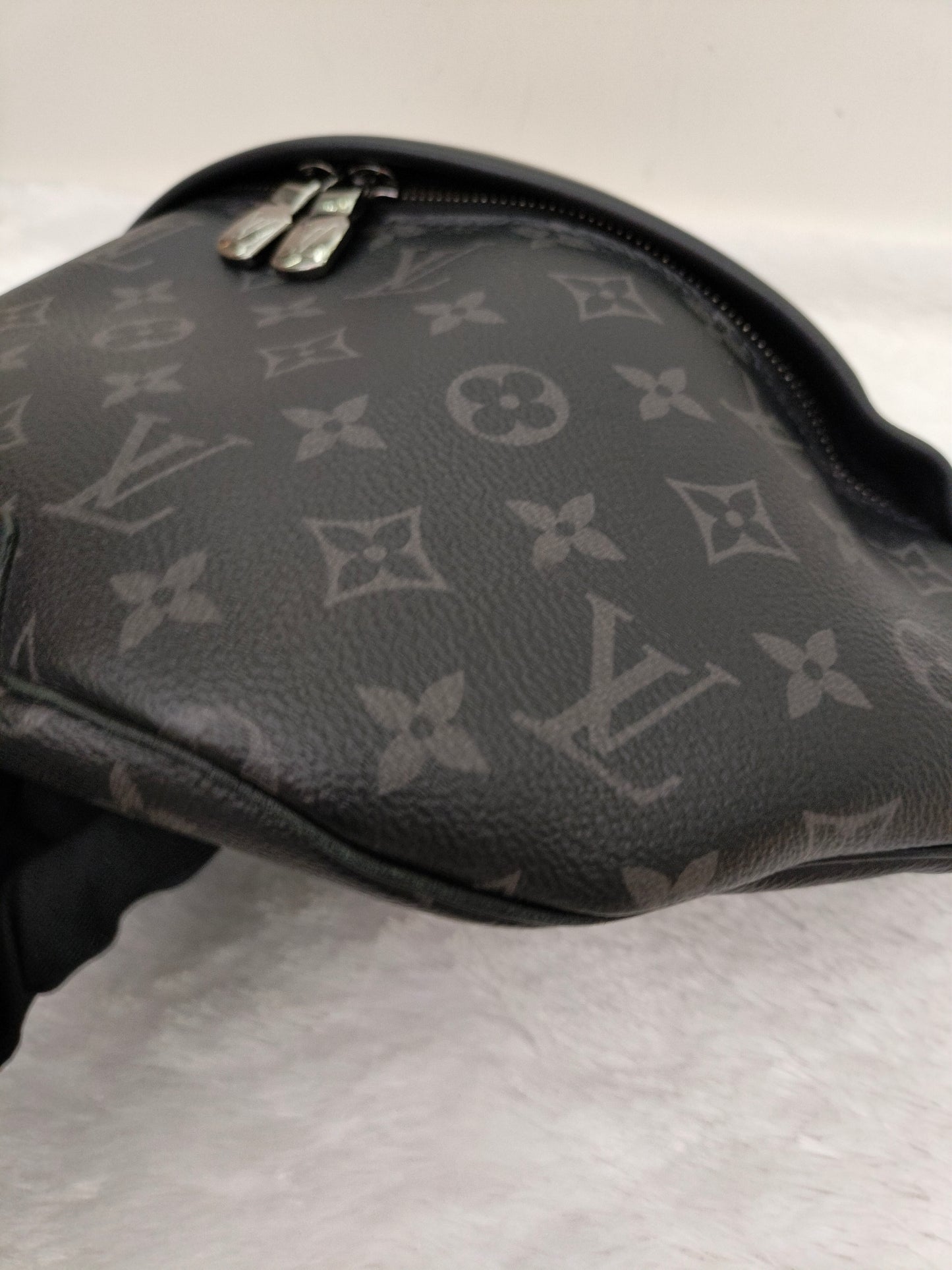 LV Discovery Bumbag Monogram Eclipse 2019