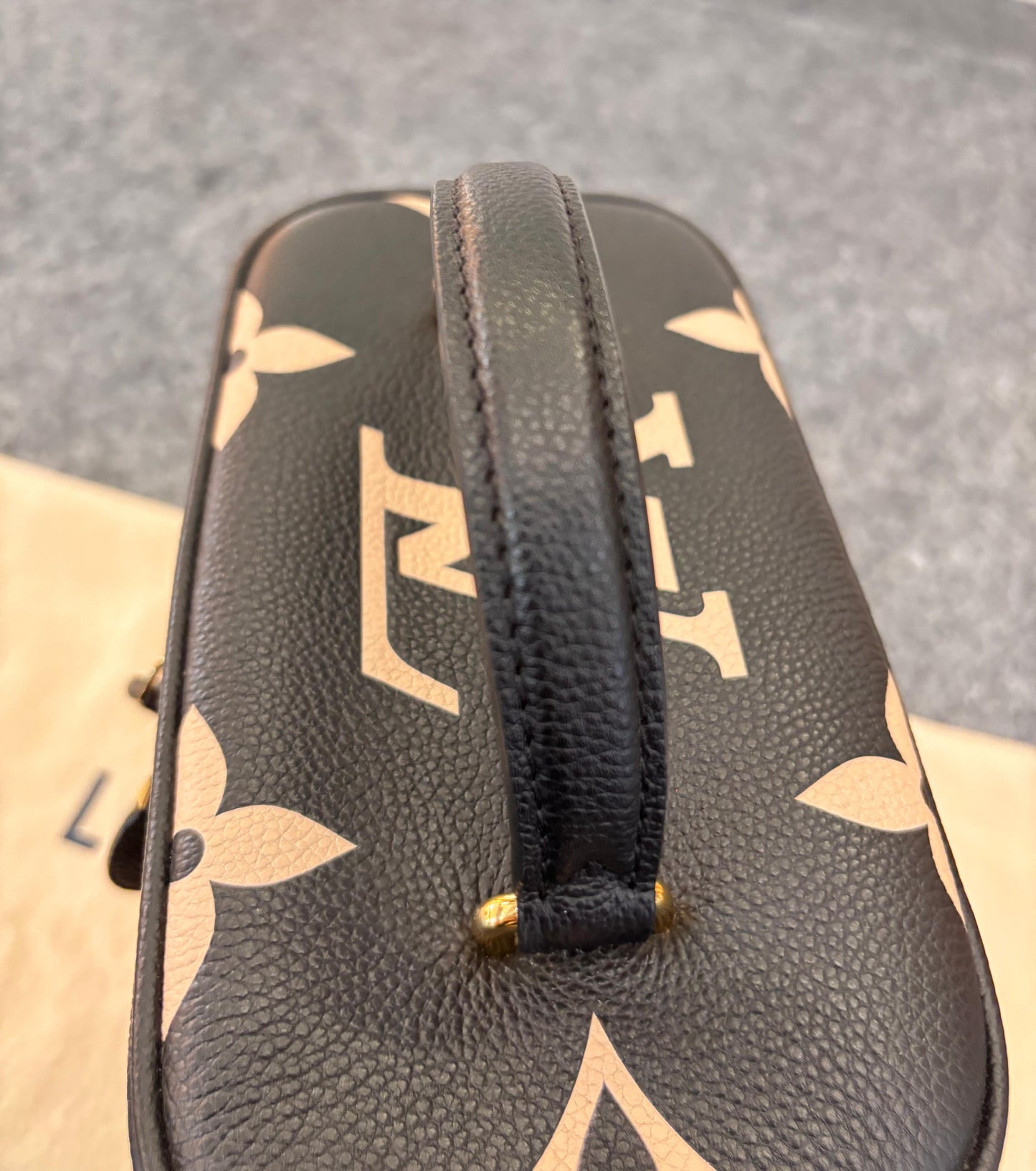 LV Vanity NV Monogram Empreinte Noir Beige (CHIP)