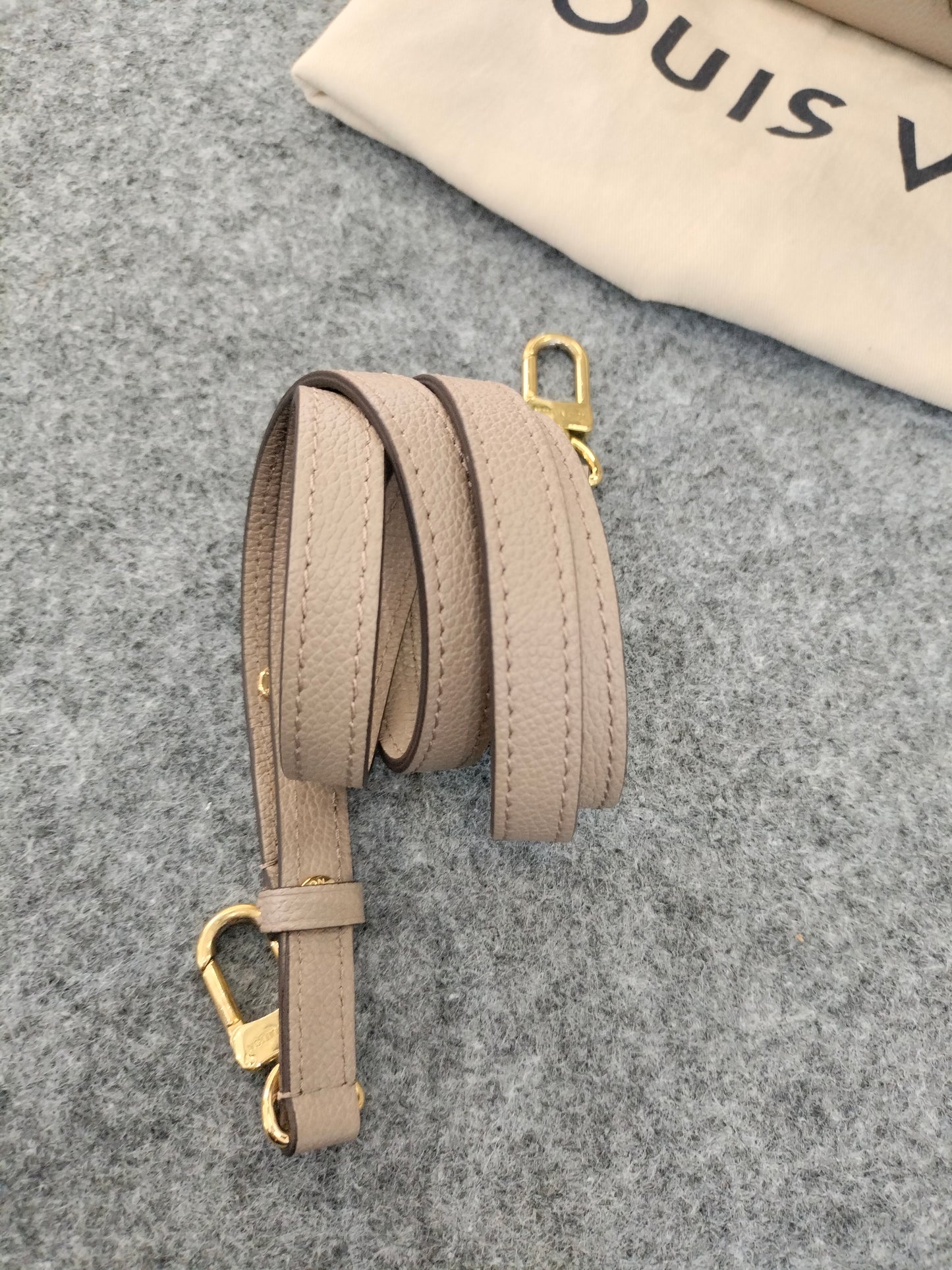 LV Neo Noe MM Tourterelle Creme (CHIP)
