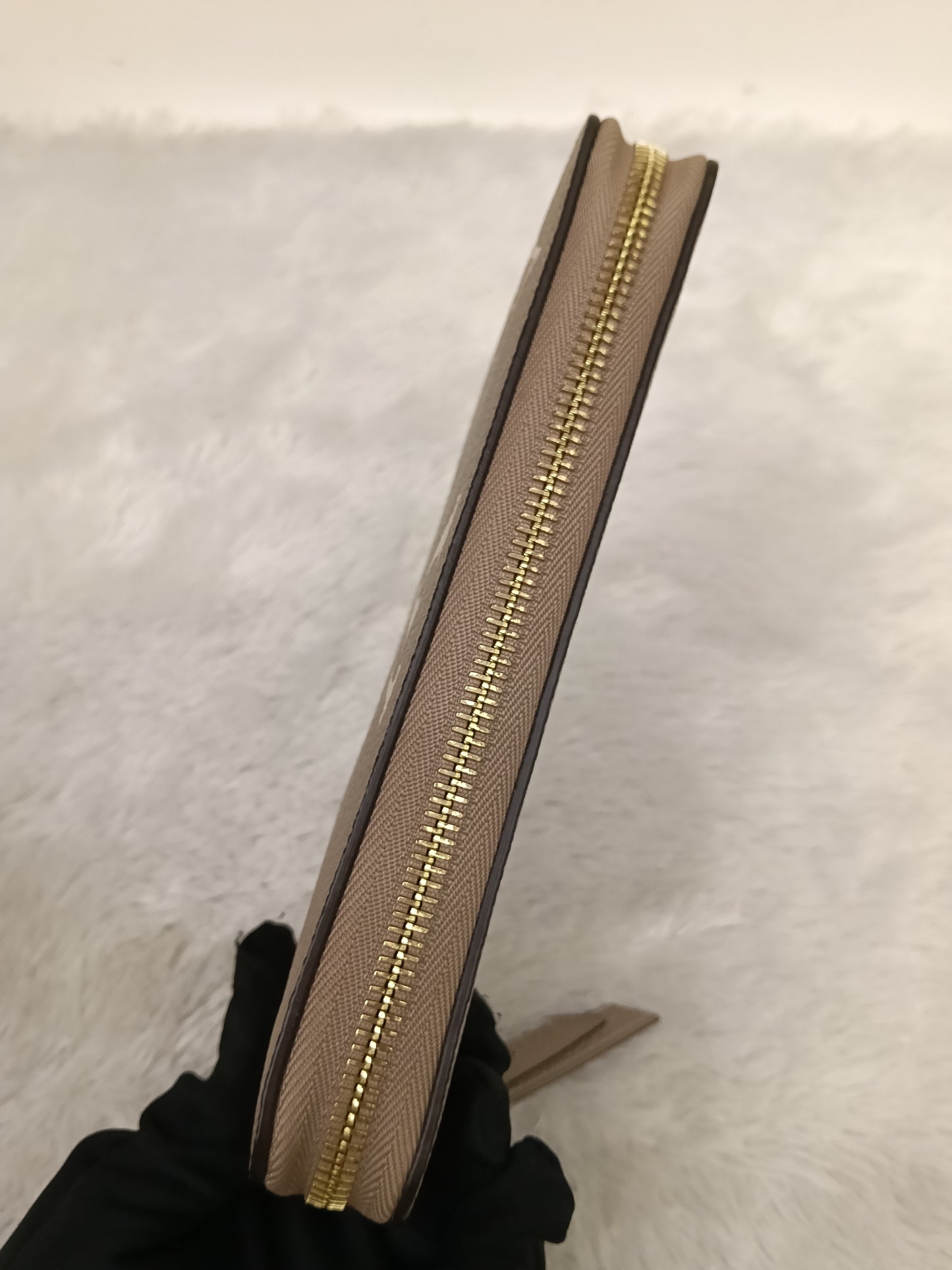 LV Zippy Wallet Monogram Empreinte Tourterelle Creme (CHIP)