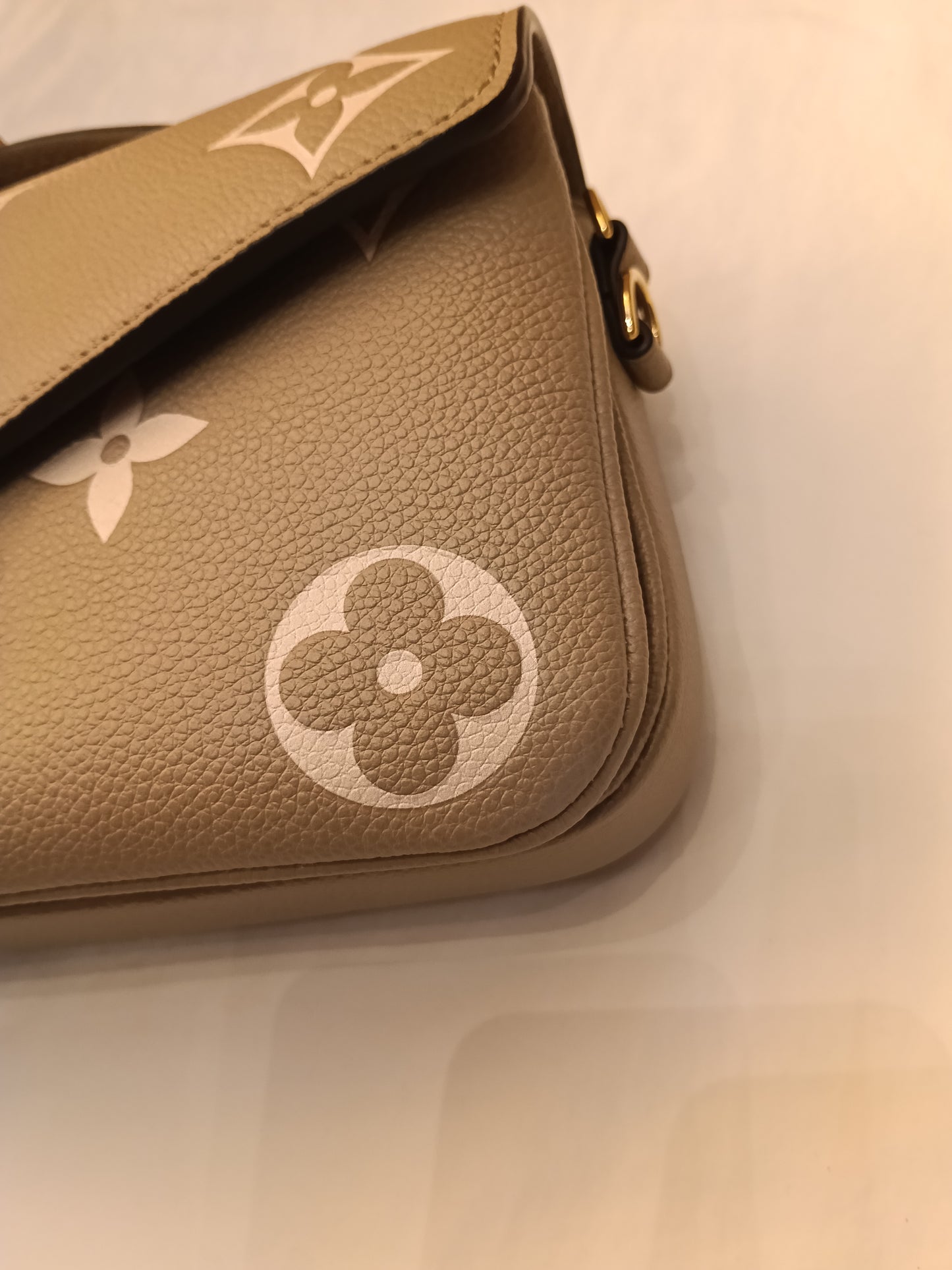 *Neverbeen Used* LV Metis East West Monogram Empreinte Giant Tourterelle Creme 2024 (CHIP)