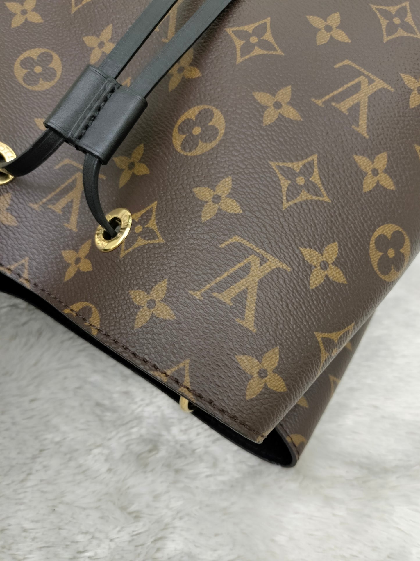 LV Neo Noe MM Monogram Noir (CHIP)