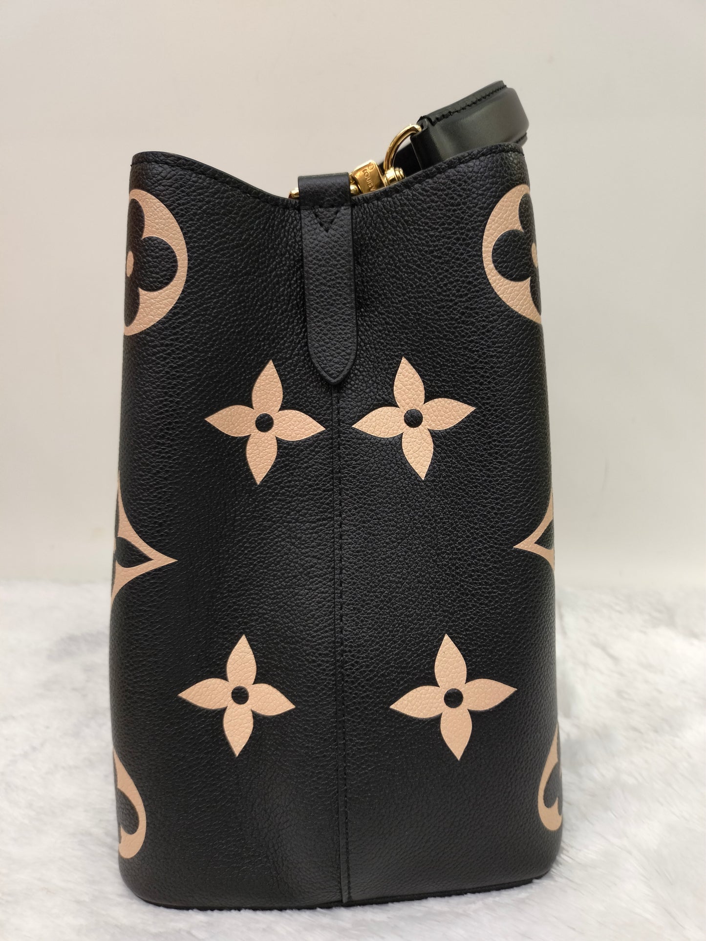 *Neverbeen Used* LV Neo Noe MM Monogram Empreinte Noir Creme 2023 (CHIP)
