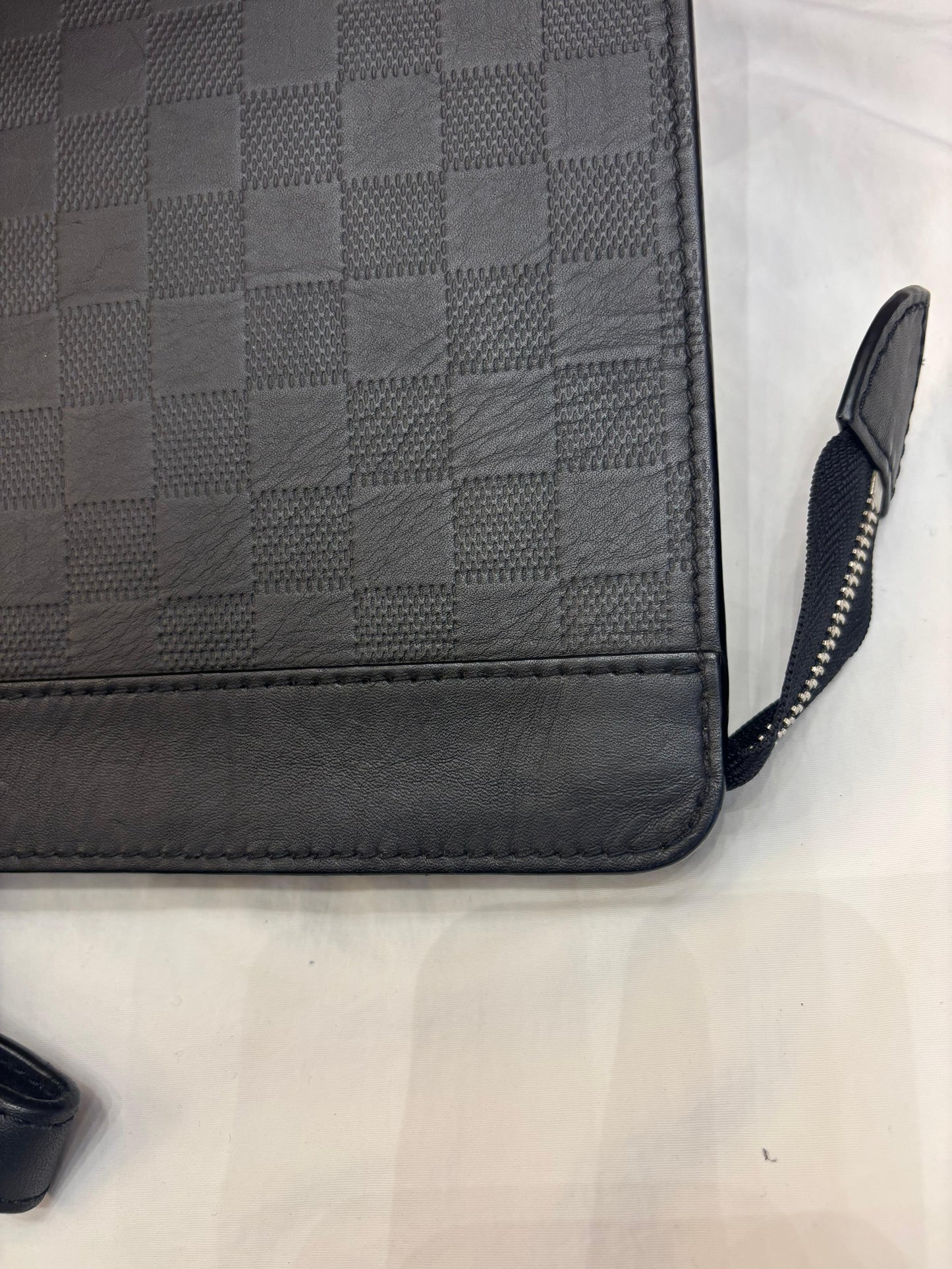 LV Standing Pouch Infini Damier Noir (CHIP)