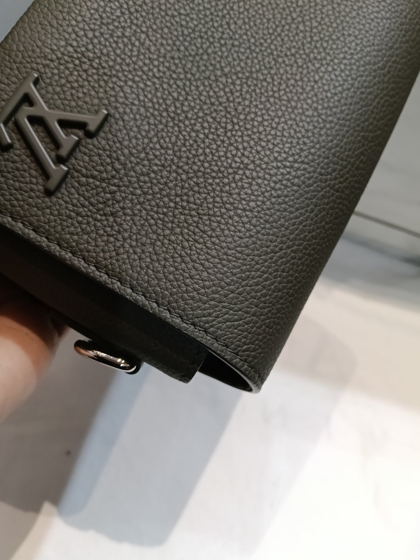 LV Fastline Wearable Wallet Aerogram Khaki (CHIP)