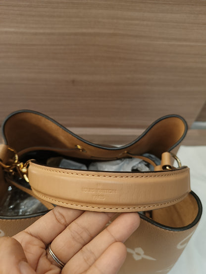LV Neo Noe Monogram Empreinte Giant Arizona Beige (CHIP)
