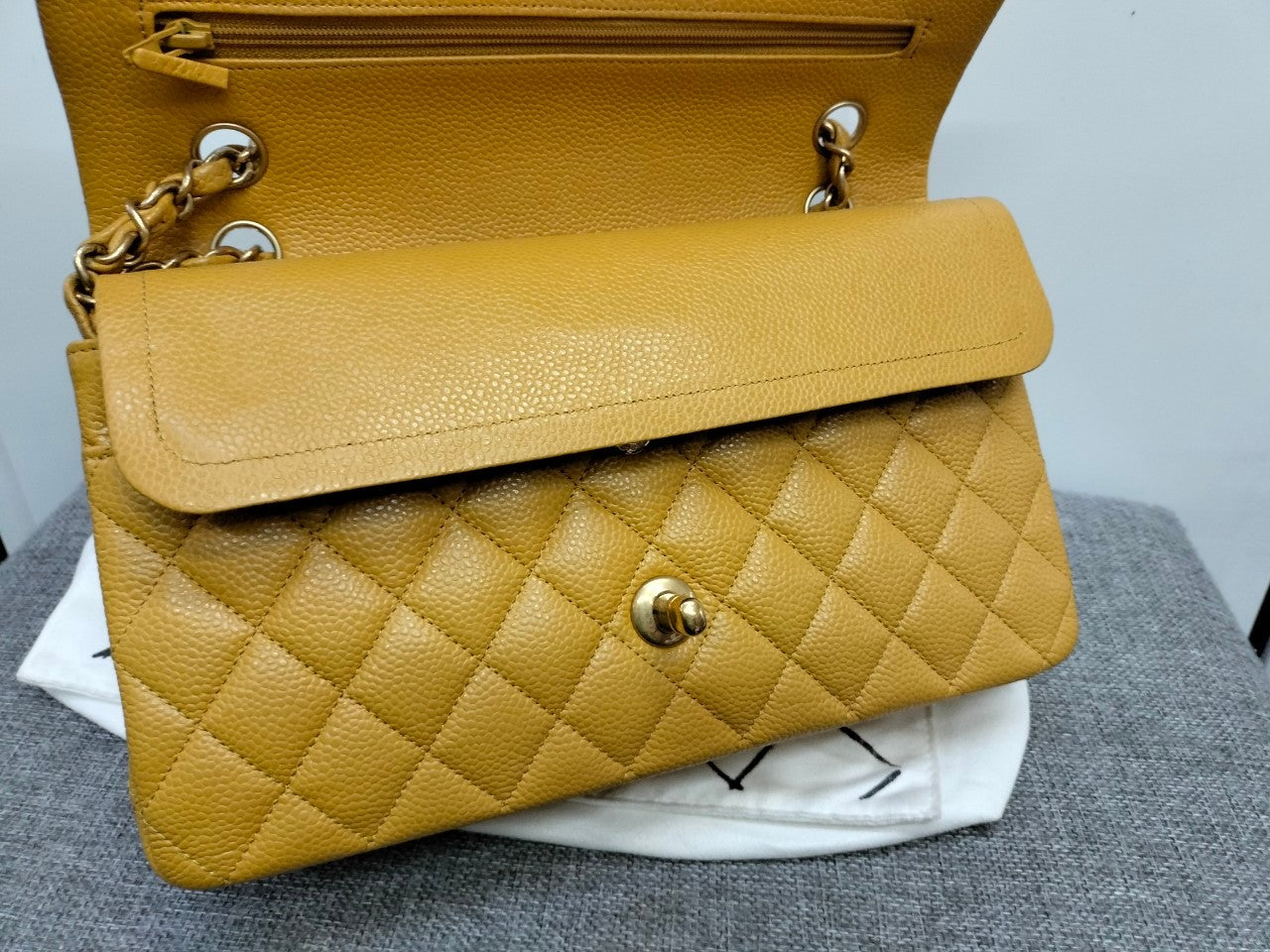 Chanel Medium Caviar Jaune GHW DF #21 Size 25,5x15,5x6,5cm