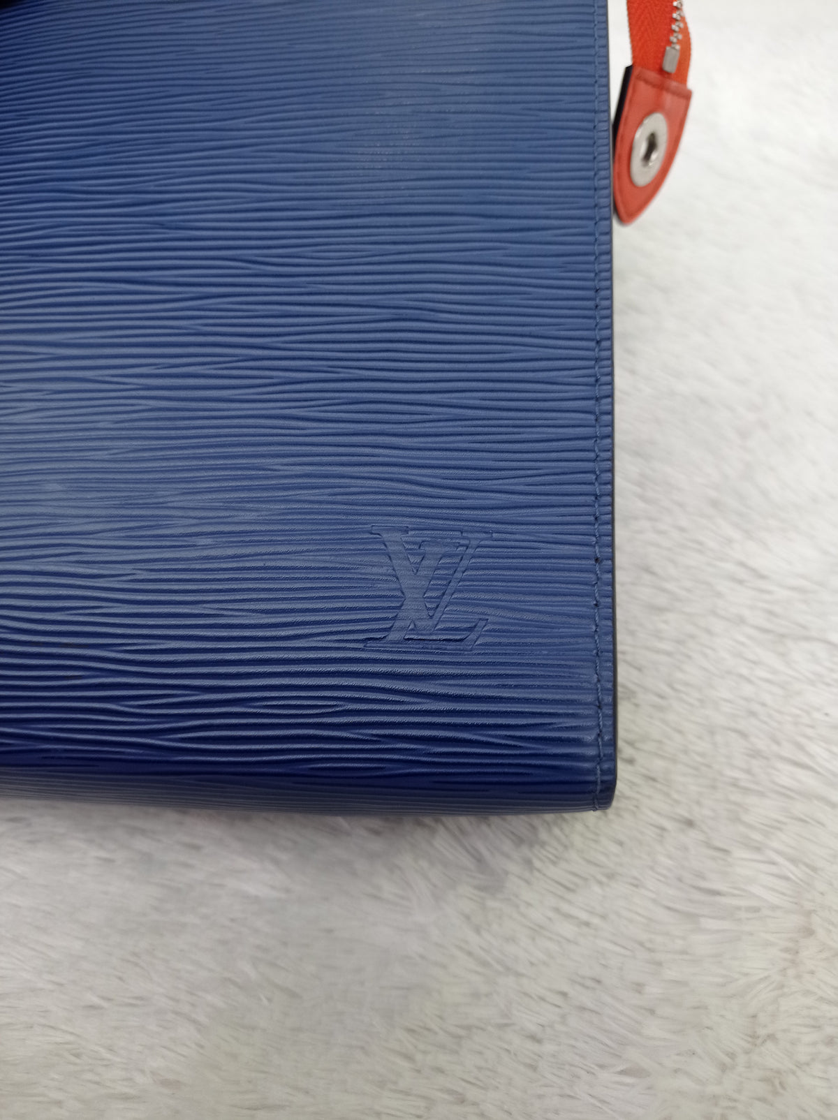 LV Pochette Voyage MM Taiga Epi Graphite Blue Grey 2018