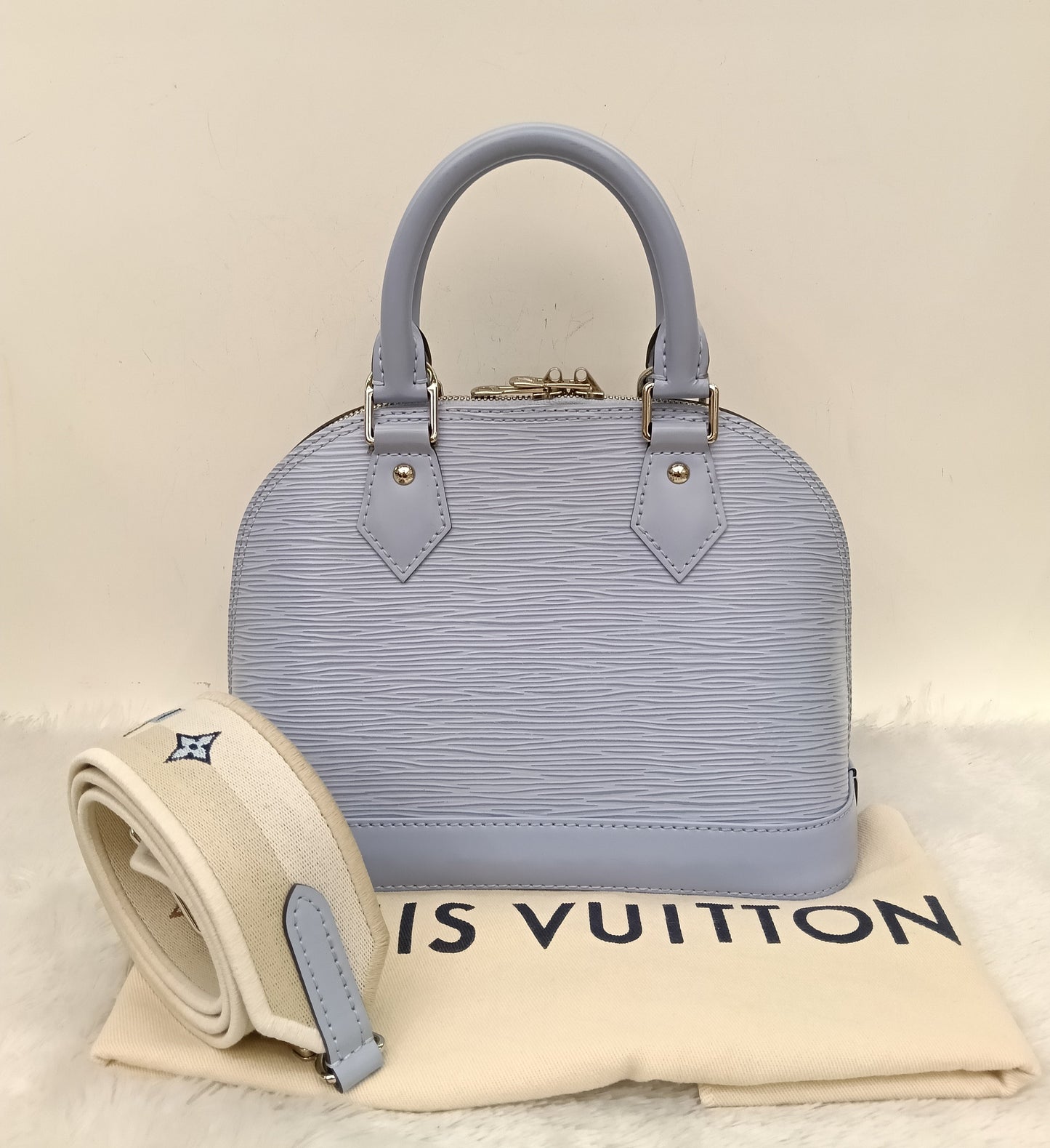 LV Alma BB Epi Bleu Nuage (CHIP)