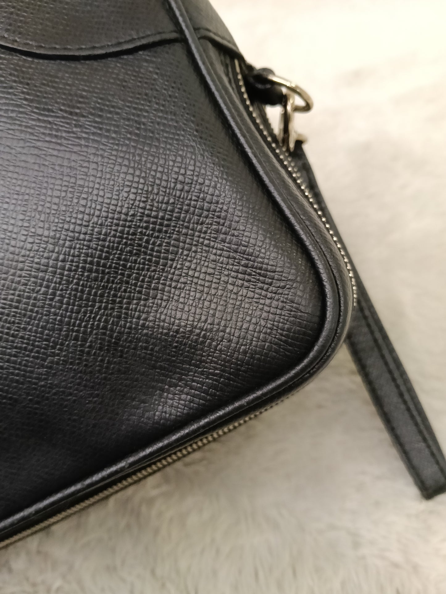 LV Neo Pavel Clutch Taiga Ardoise Black 2009