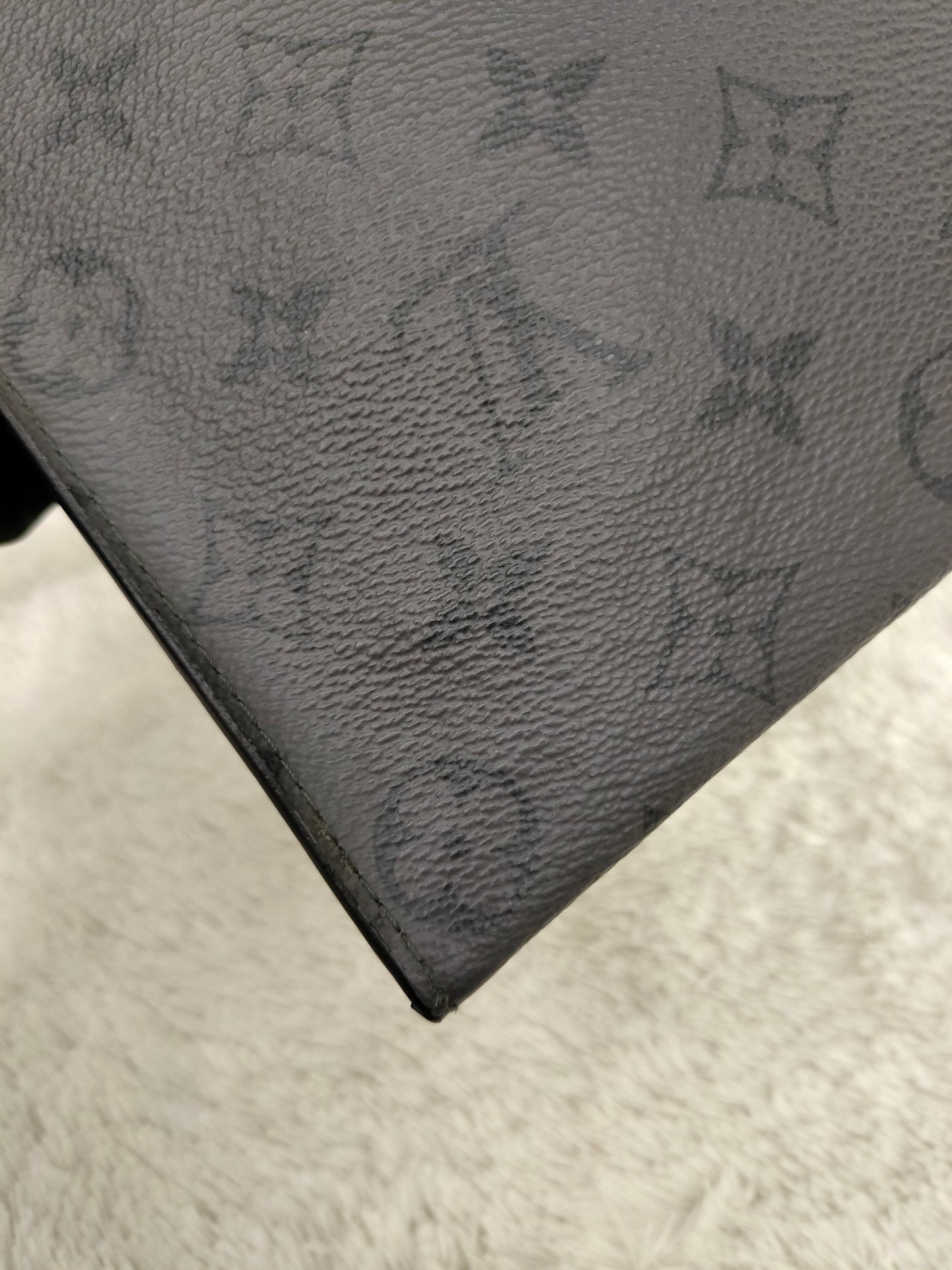 LV Pochette Voyage MM Monogram Eclipse (CHIP)