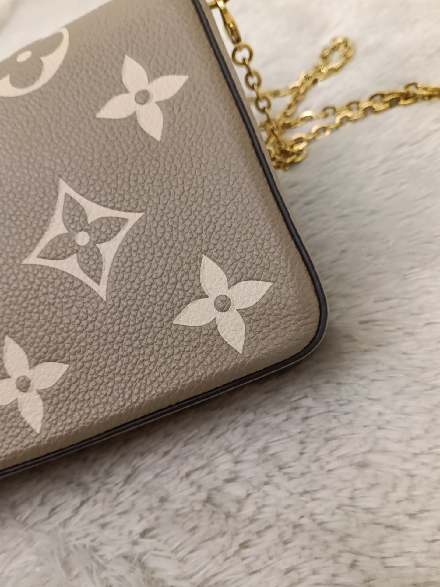 LV Pochette Felicie GM Monogram Empreinte Tourterelle Creme (CHIP)