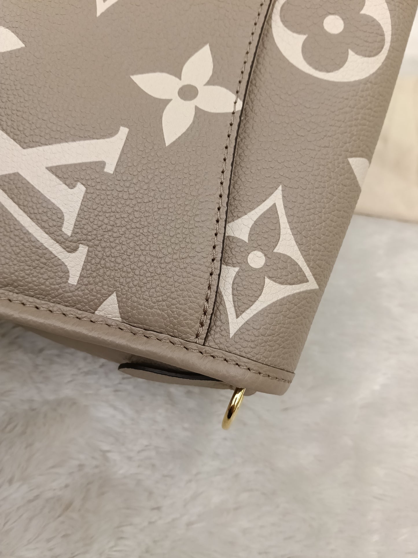 LV Diane PM ST NM Monogram Empreinte Giant Tourterelle Creme 2025 (CHIP)