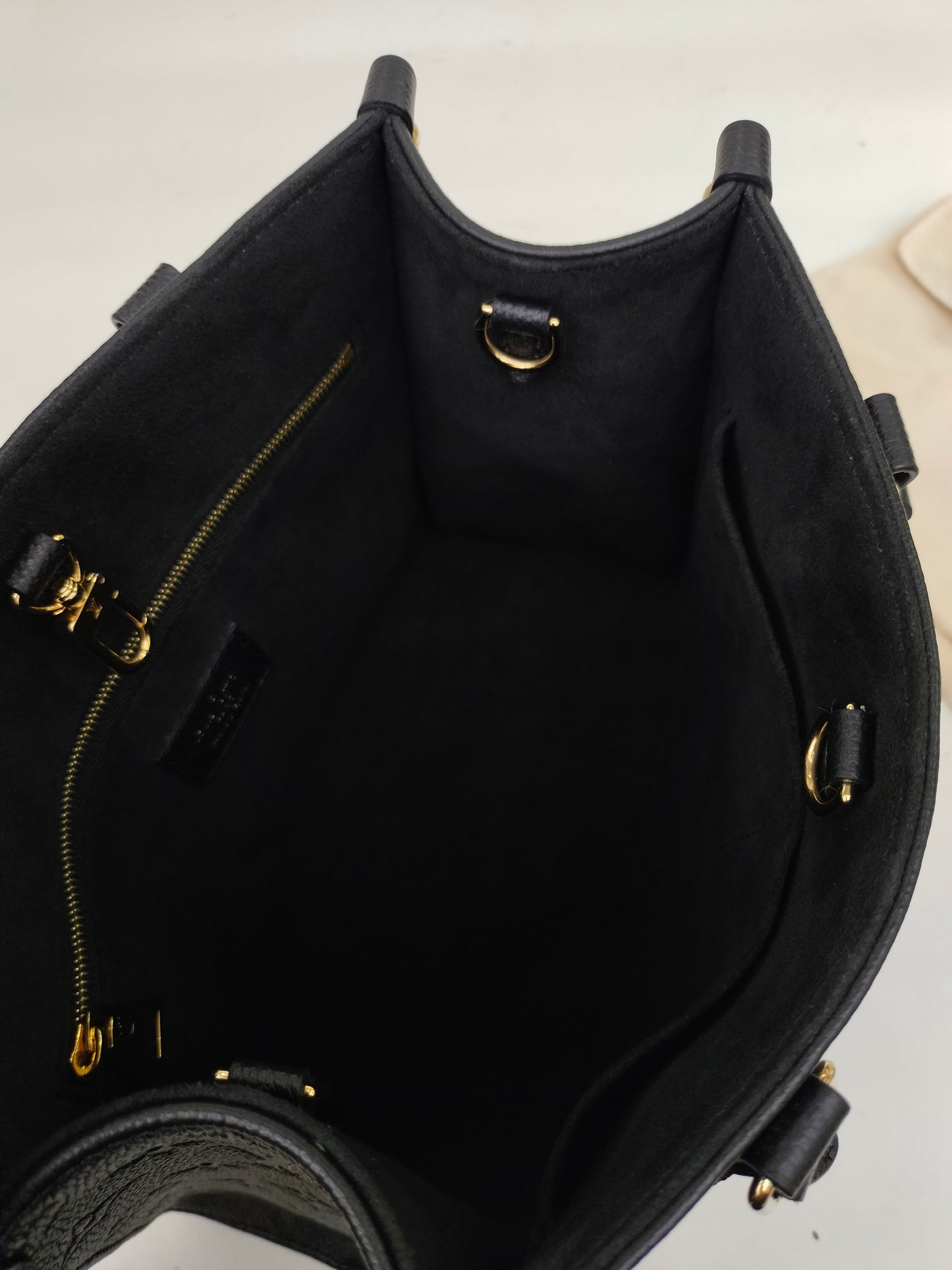 *Neverbeen Used* LV OTG PM Monogram Empreinte Studded Noir (CHIP)