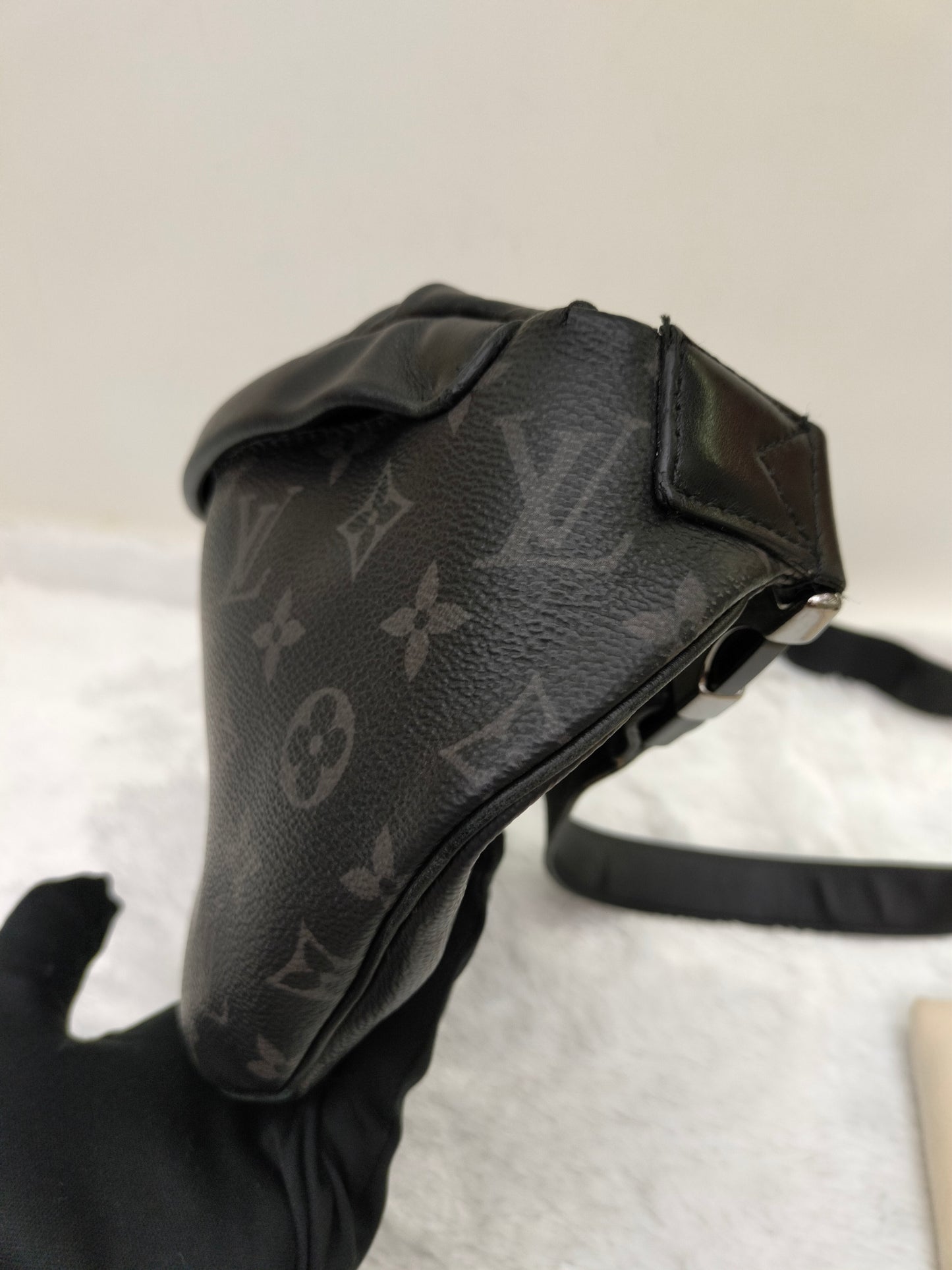 LV Discovery Bumbag Monogram Eclipse 2019