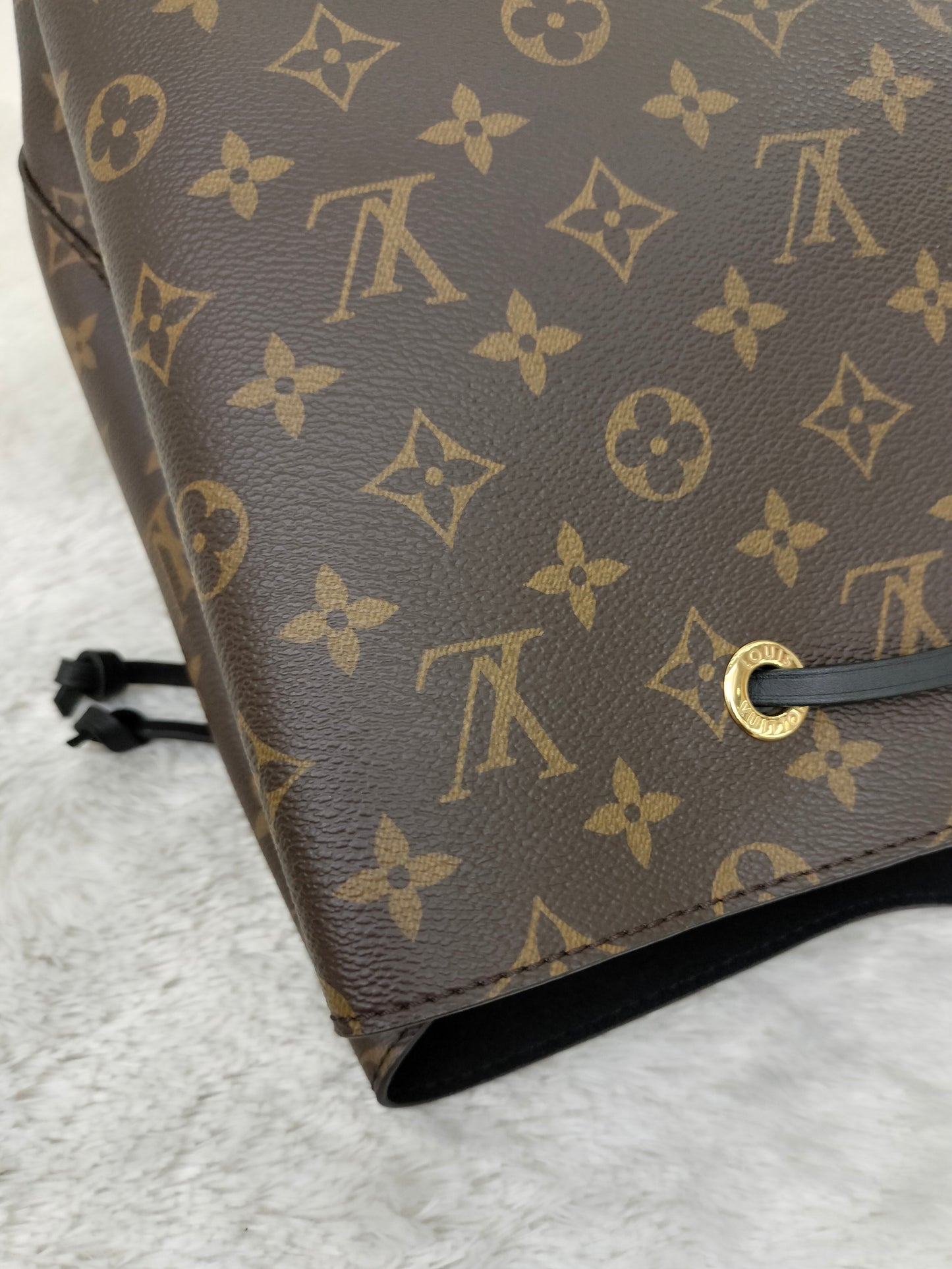 LV Neo Noe MM Monogram Noir (CHIP)