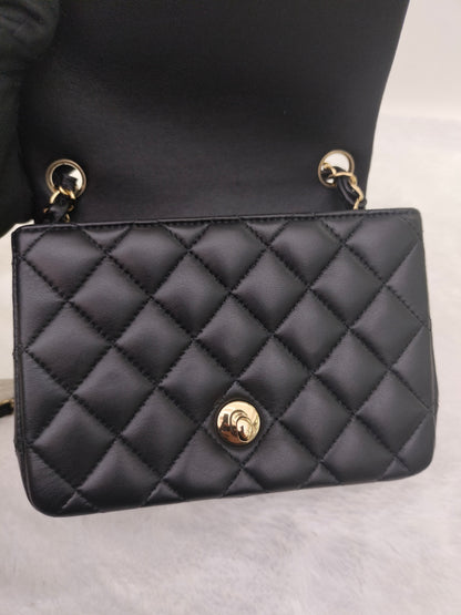 *NEW* Chanel Mini Square Lamb Black GHW (CHIP)