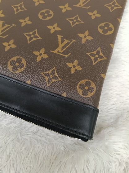 LV Pochette Discovery GM Monogram Macassar 2020