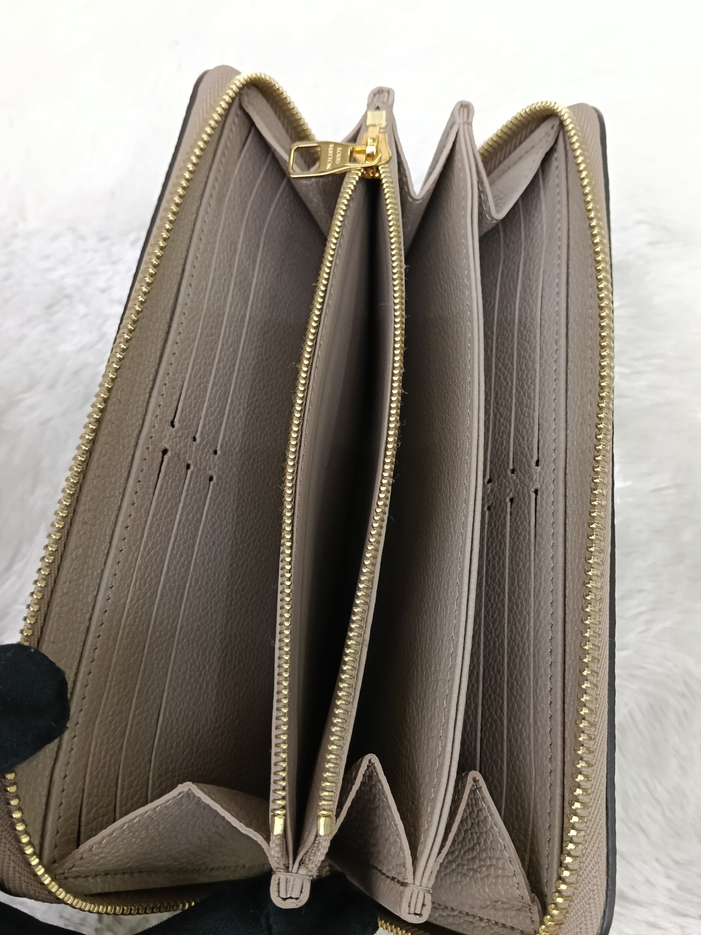 LV Zippy Wallet Monogram Empreinte Tourterelle Creme (CHIP)