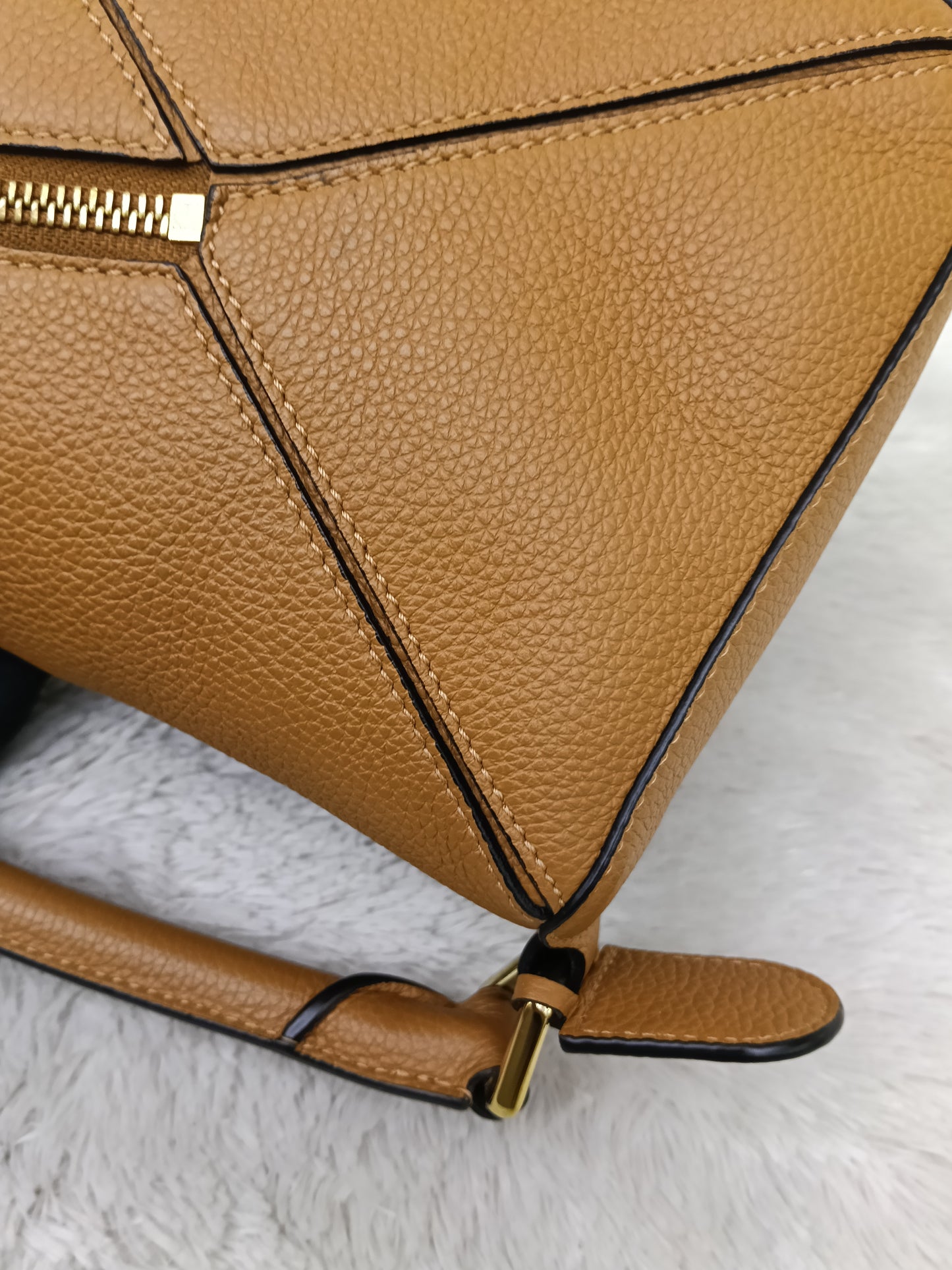 Loewe Puzzle Small Grained Caramel GHW 2023