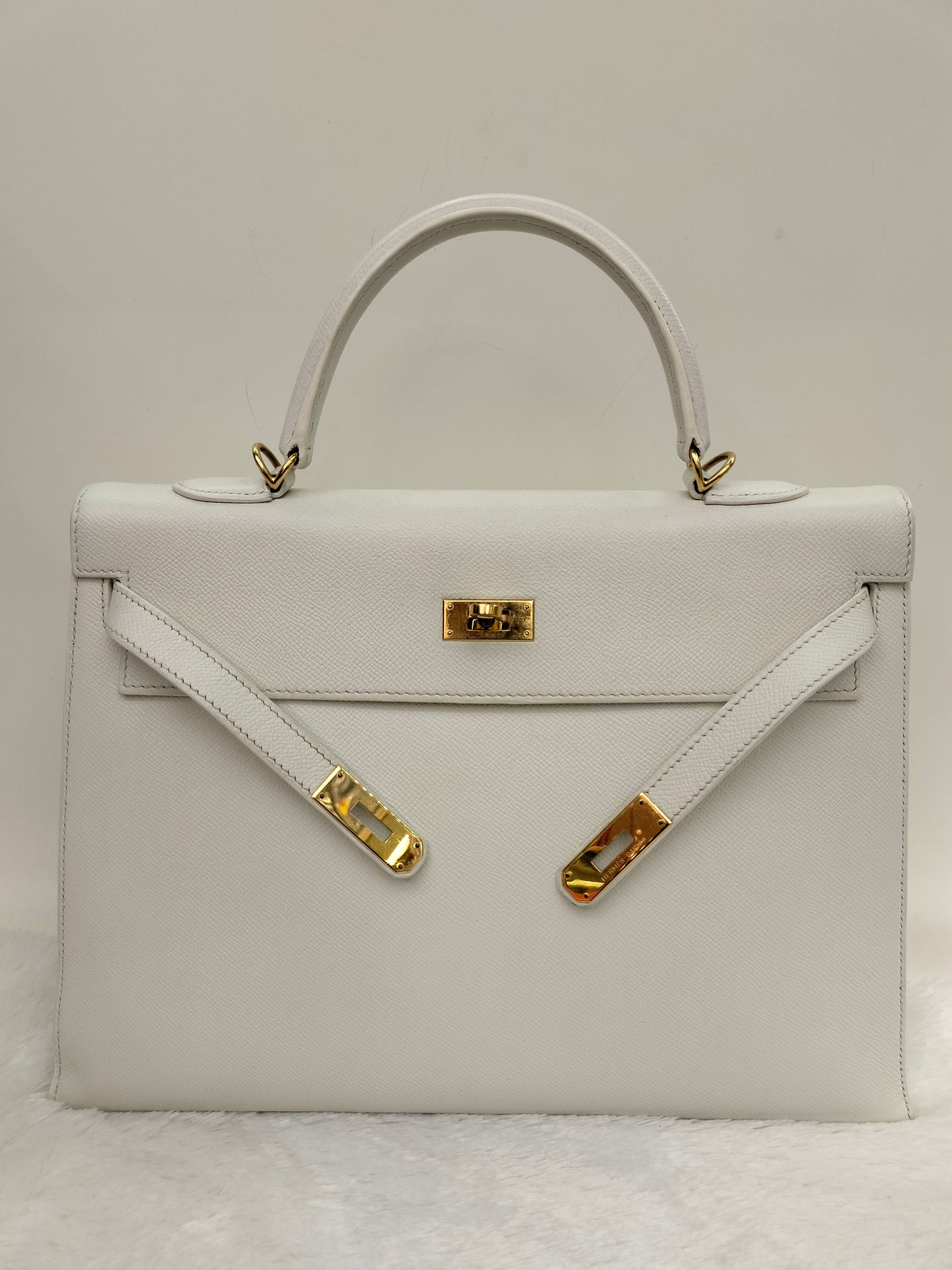 K35 Epsom White GHW #O square