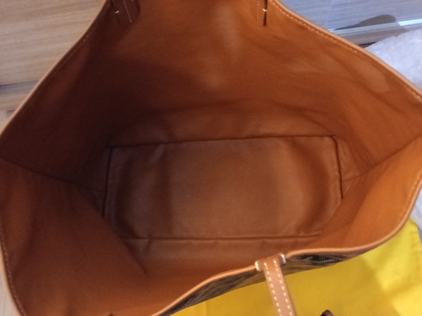 Goyard St Louis PM Black Tan SHW 2023
With pocket, db