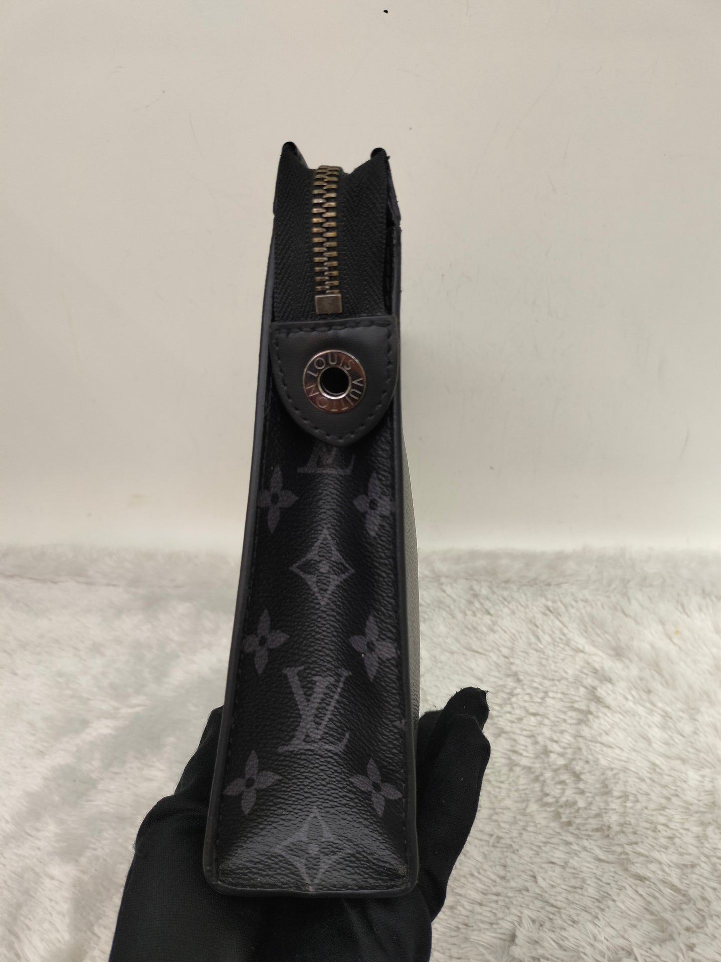 LV Pochette Voyage MM Monogram Eclipse (CHIP)