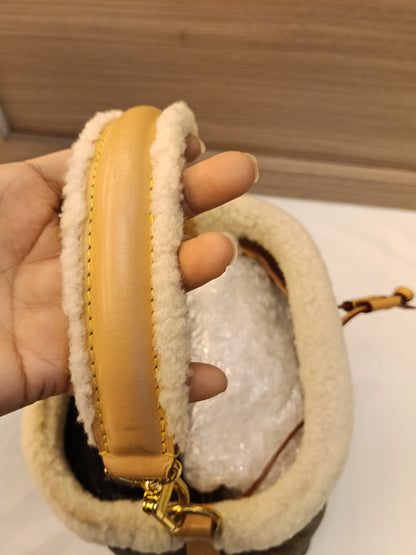 LV Neo Noe BB Monogram Shearling Cozygram 2023 (CHIP)