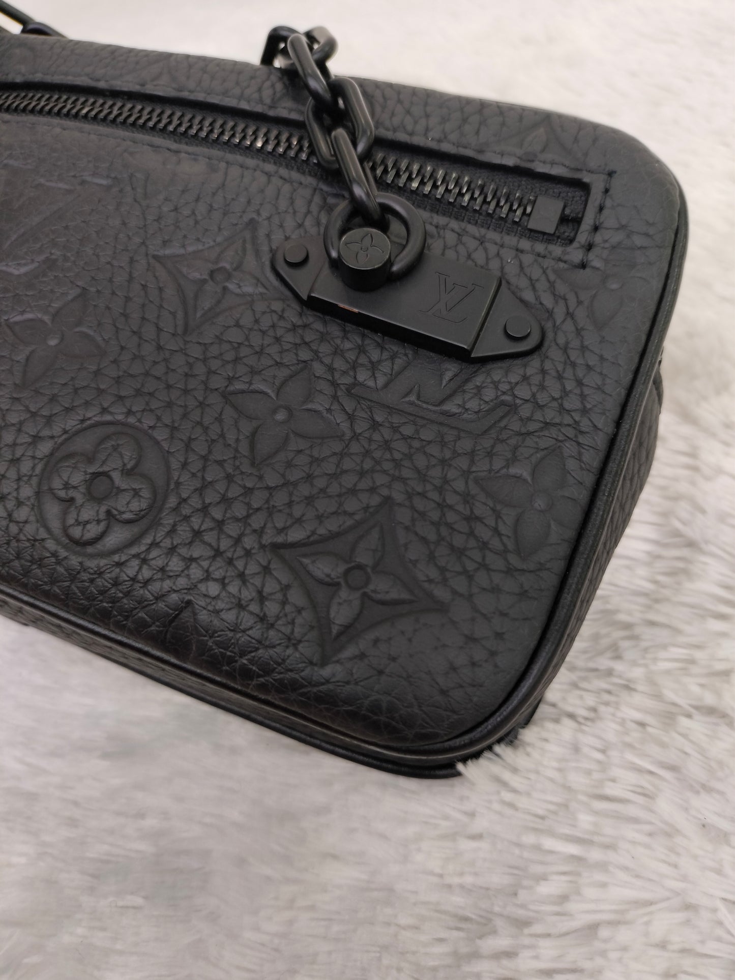 LV Pochette Volga Monogram Taurillon Empreinte Noir 2020