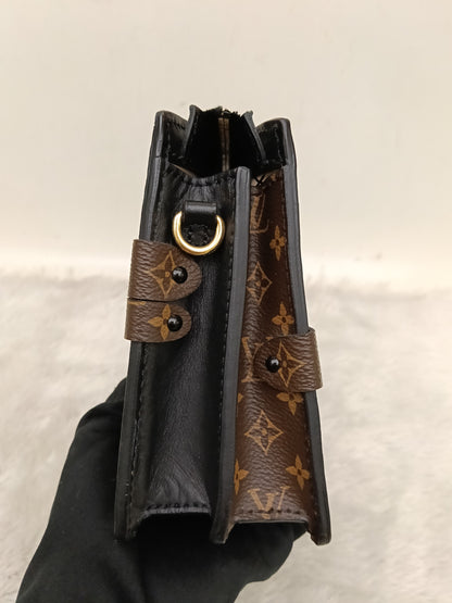 LV Trunk Clutch Monogram Reverse 2019