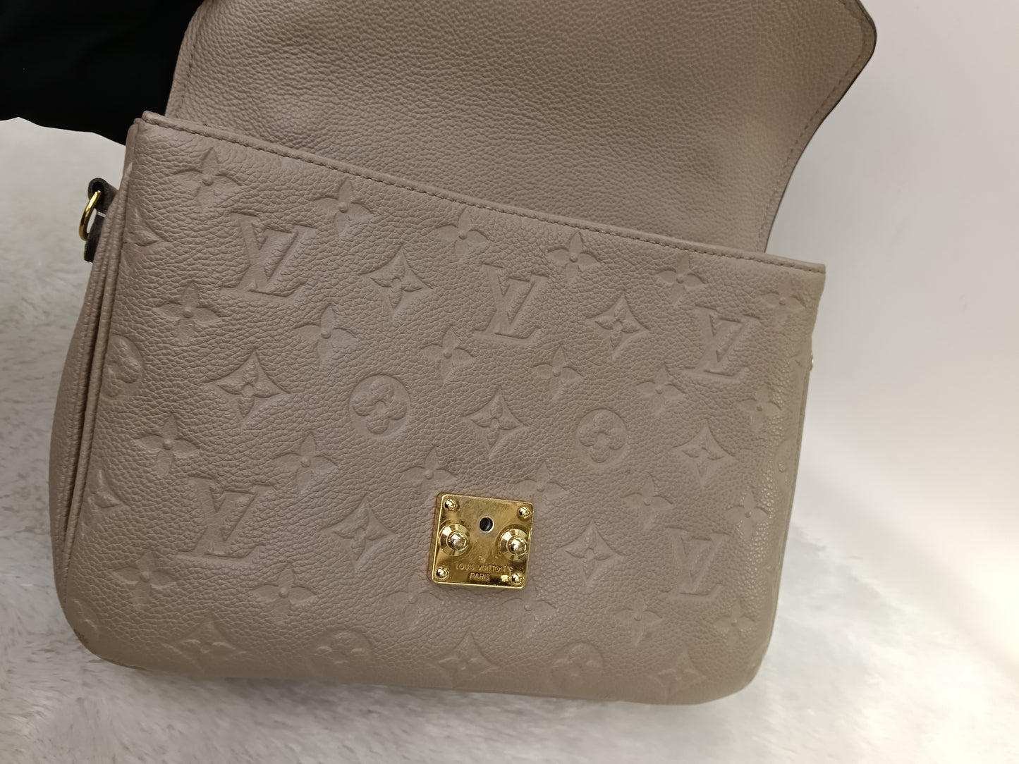 LV Metis Monogram Empreinte Tourterelle (CHIP)