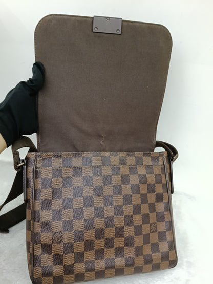 LV District PM Damier