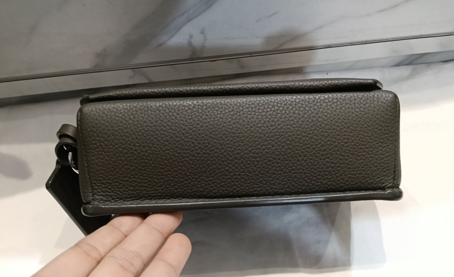 LV Fastline Wearable Wallet Aerogram Khaki (CHIP)