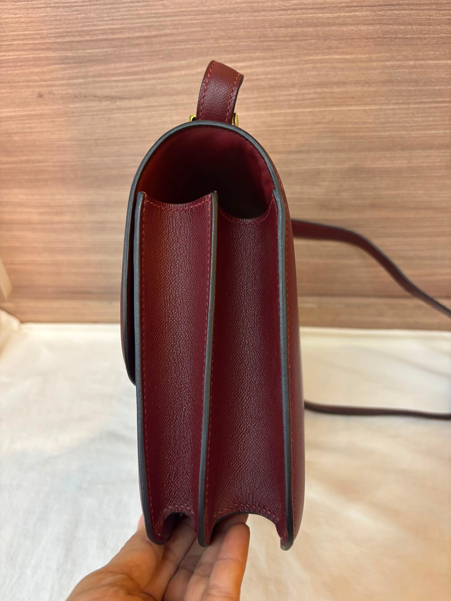 Constance 24 Epsom Bordeaux GHW #Y